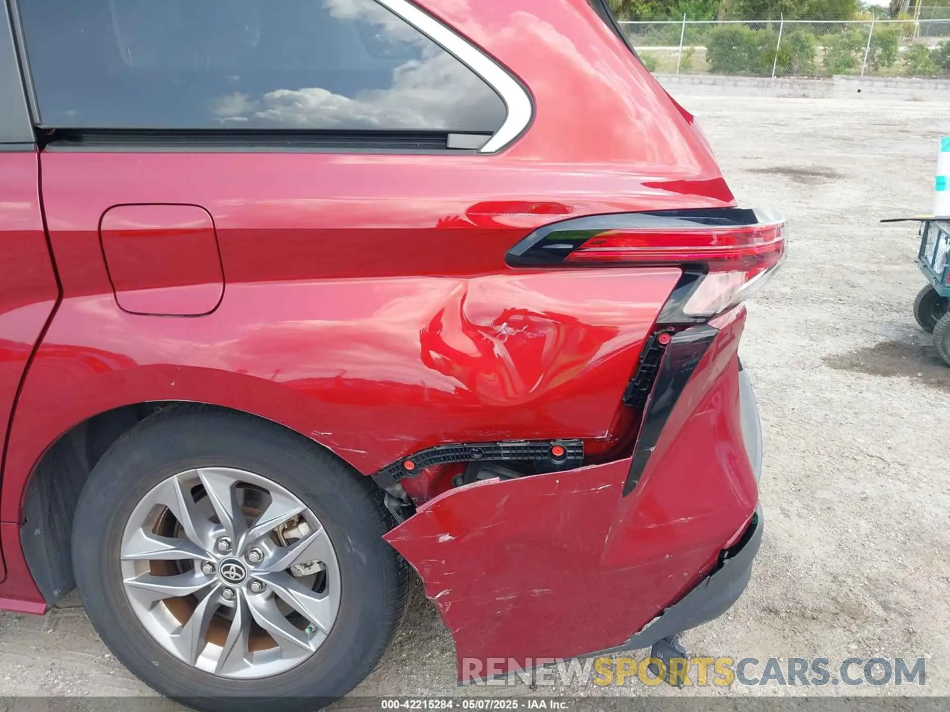 6 fotografías del automóvil dañado 5TDJRKEC3NS116029 TOYOTA SIENNA 2022