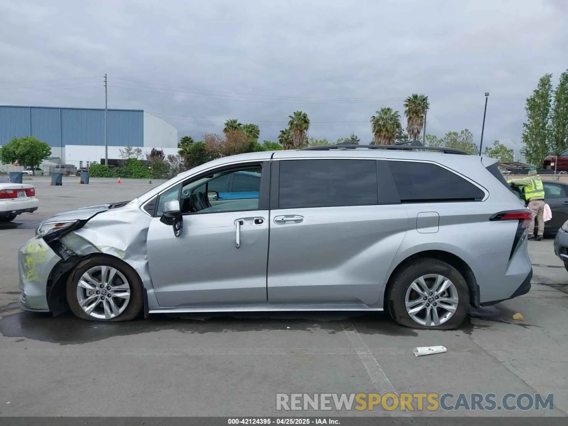 14 fotografías del automóvil dañado 5TDJRKEC8NS135921 TOYOTA SIENNA 2022
