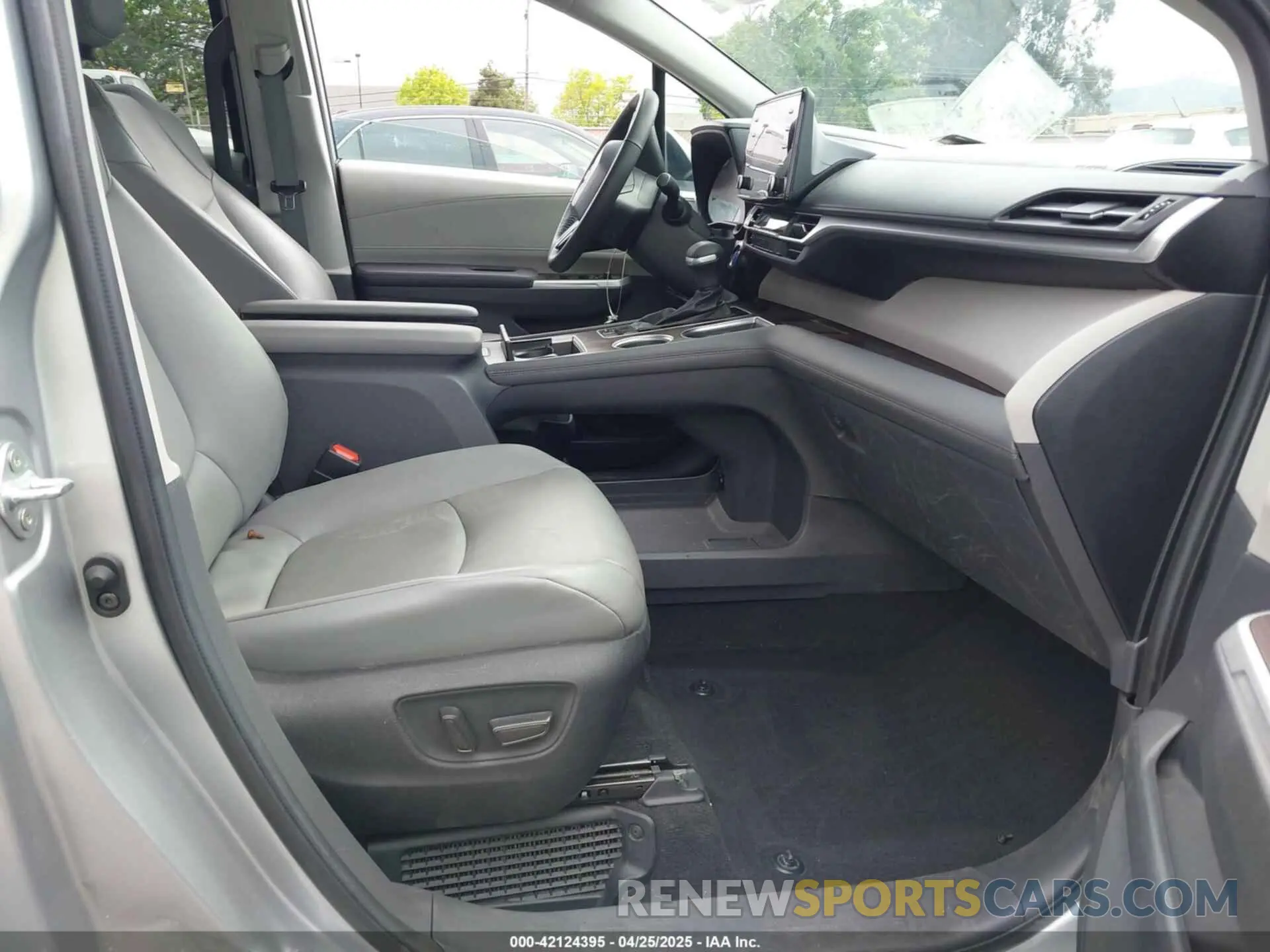 5 fotografías del automóvil dañado 5TDJRKEC8NS135921 TOYOTA SIENNA 2022