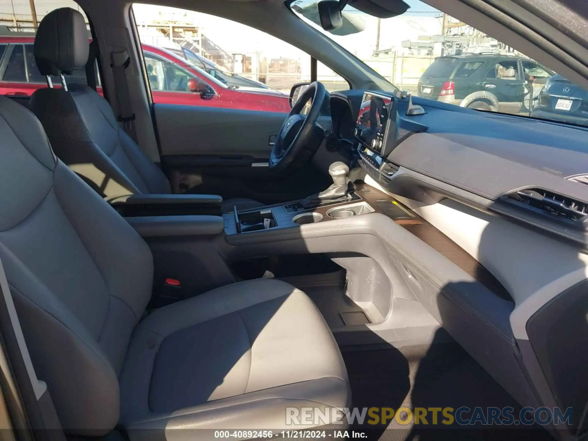 5 fotografías del automóvil dañado 5TDJSKFC0NS052115 TOYOTA SIENNA 2022