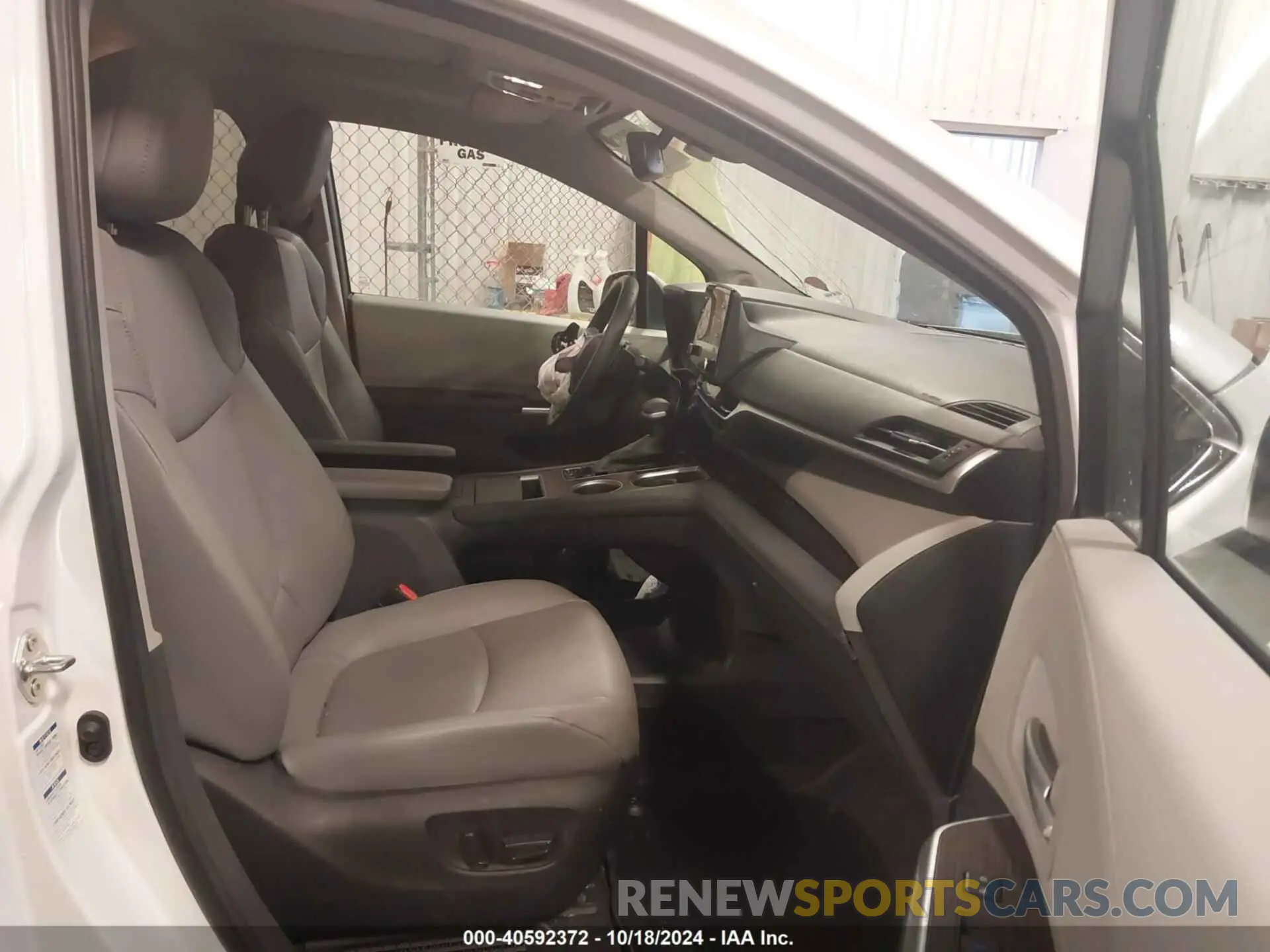5 fotografías del automóvil dañado 5TDJSKFC0NS057010 TOYOTA SIENNA 2022