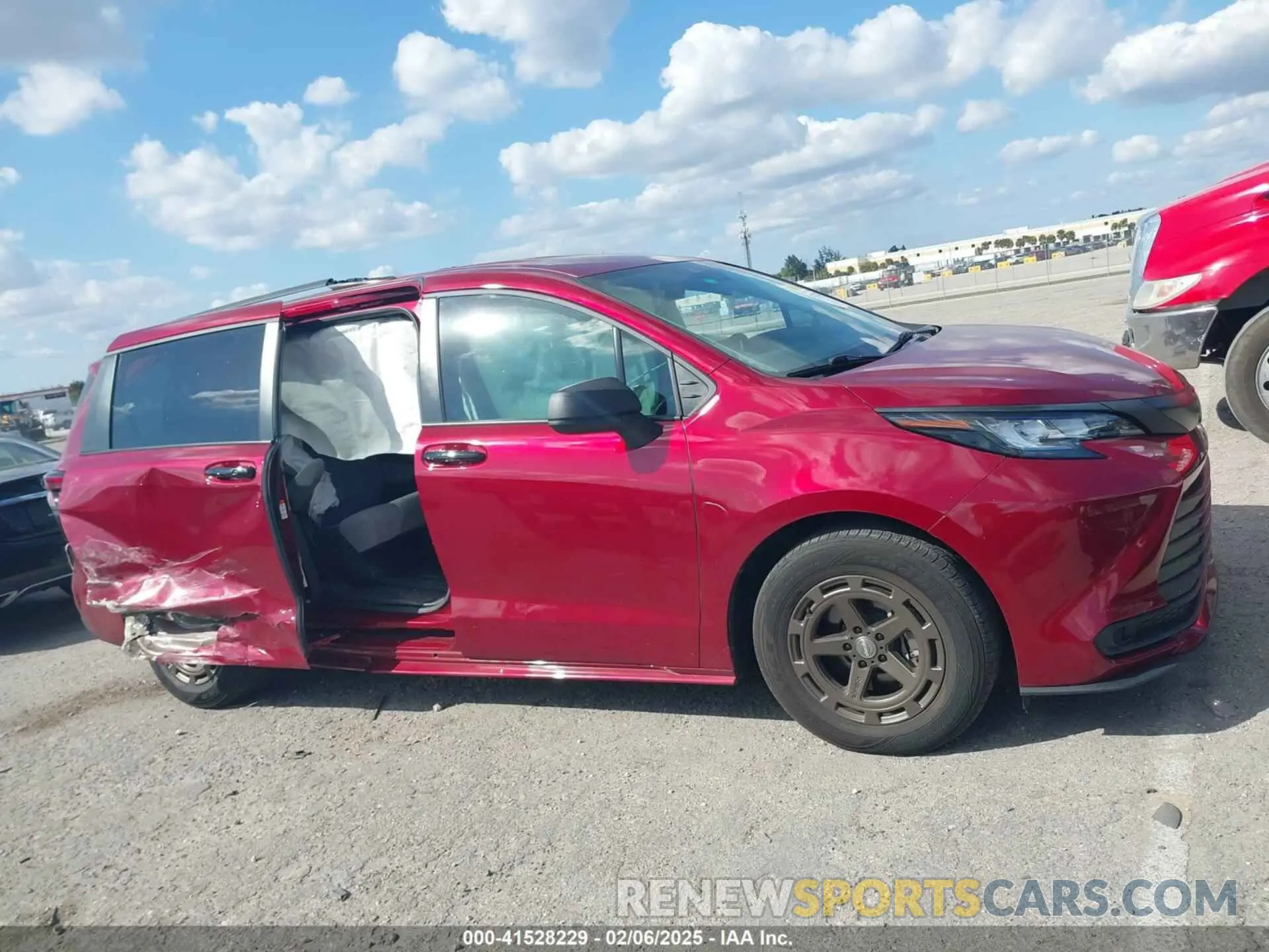 13 fotografías del automóvil dañado 5TDKRKEC1NS098733 TOYOTA SIENNA 2022