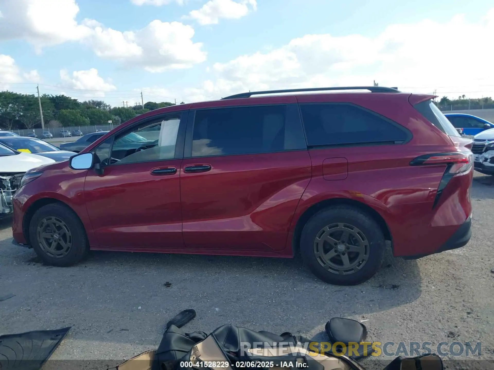 14 fotografías del automóvil dañado 5TDKRKEC1NS098733 TOYOTA SIENNA 2022