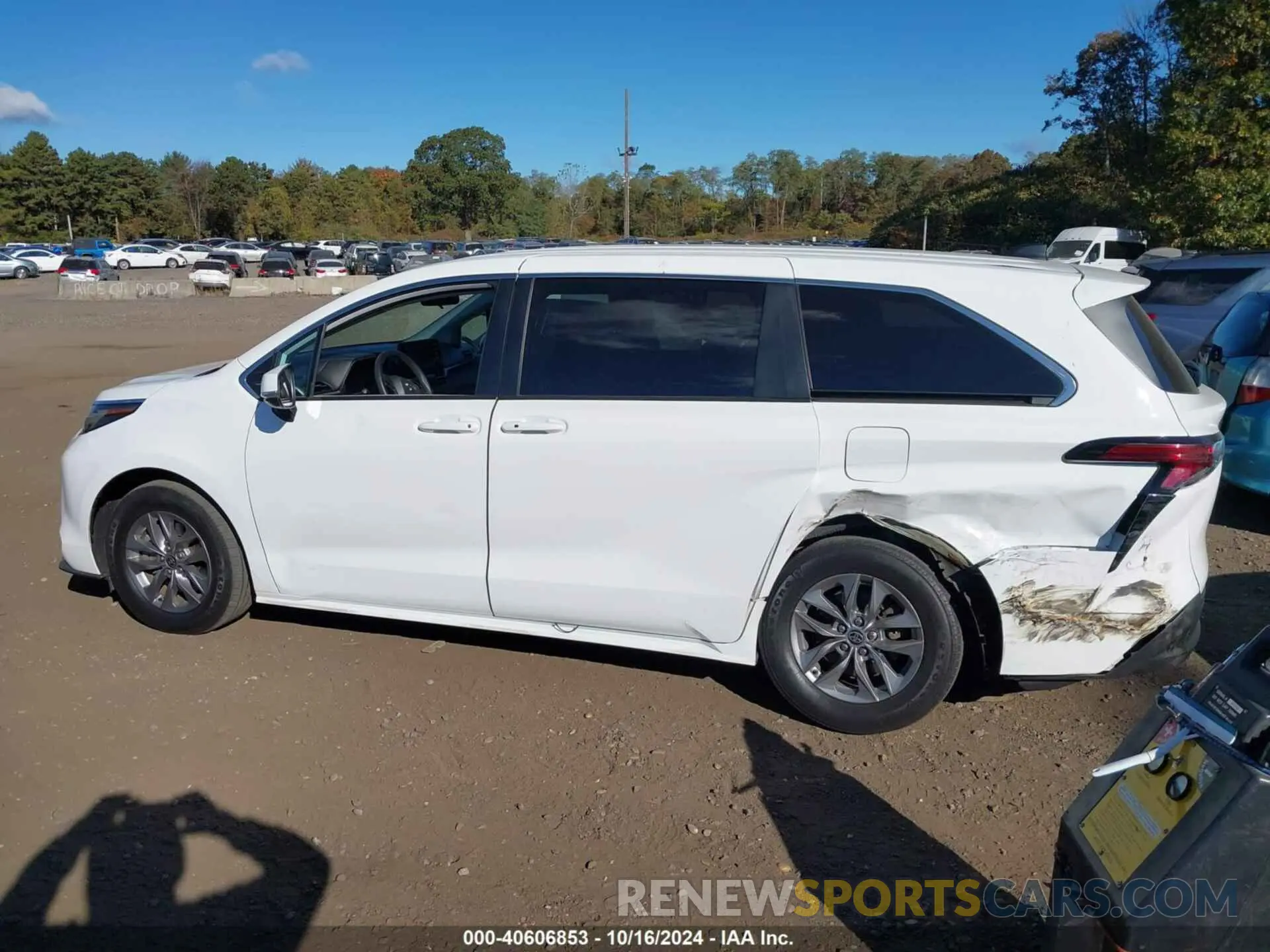 14 fotografías del automóvil dañado 5TDKRKEC4NS101057 TOYOTA SIENNA 2022