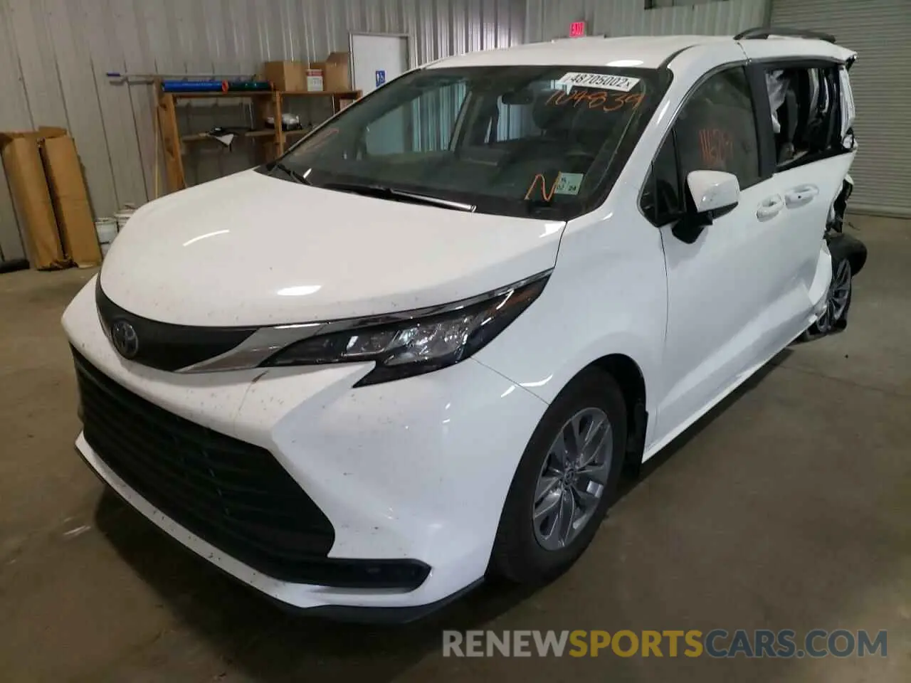 2 fotografías del automóvil dañado 5TDKRKEC5NS104839 TOYOTA SIENNA 2022