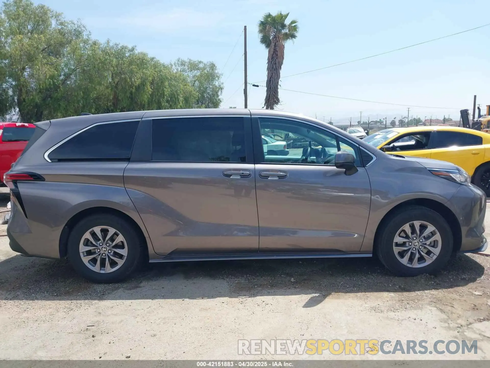 13 fotografías del automóvil dañado 5TDKRKEC6NS106342 TOYOTA SIENNA 2022