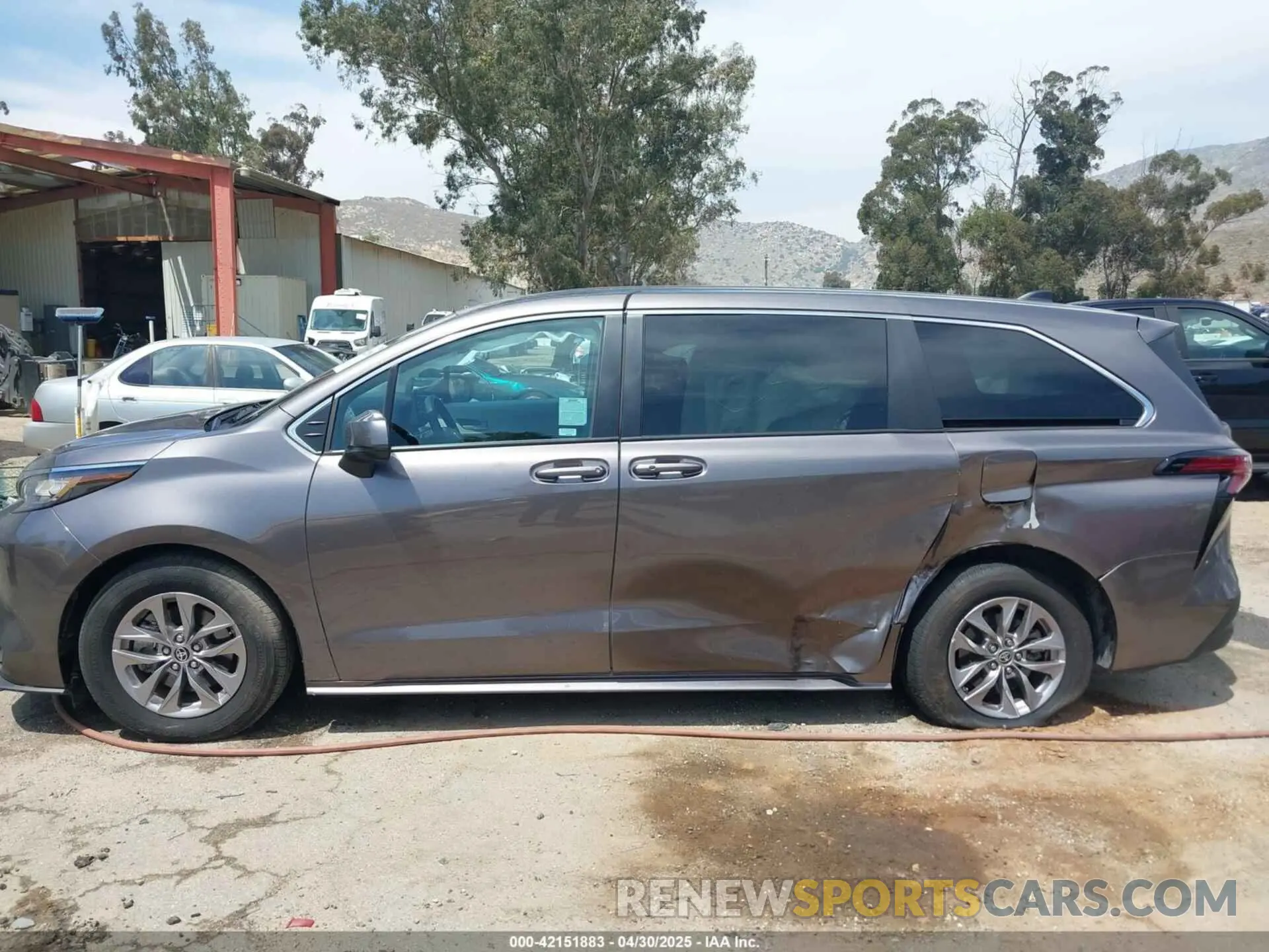 14 fotografías del automóvil dañado 5TDKRKEC6NS106342 TOYOTA SIENNA 2022