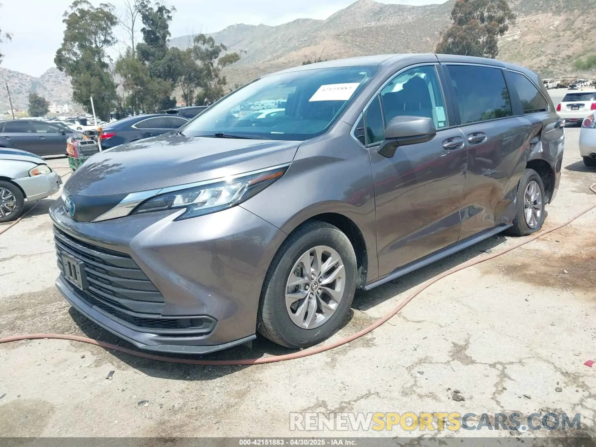 2 fotografías del automóvil dañado 5TDKRKEC6NS106342 TOYOTA SIENNA 2022