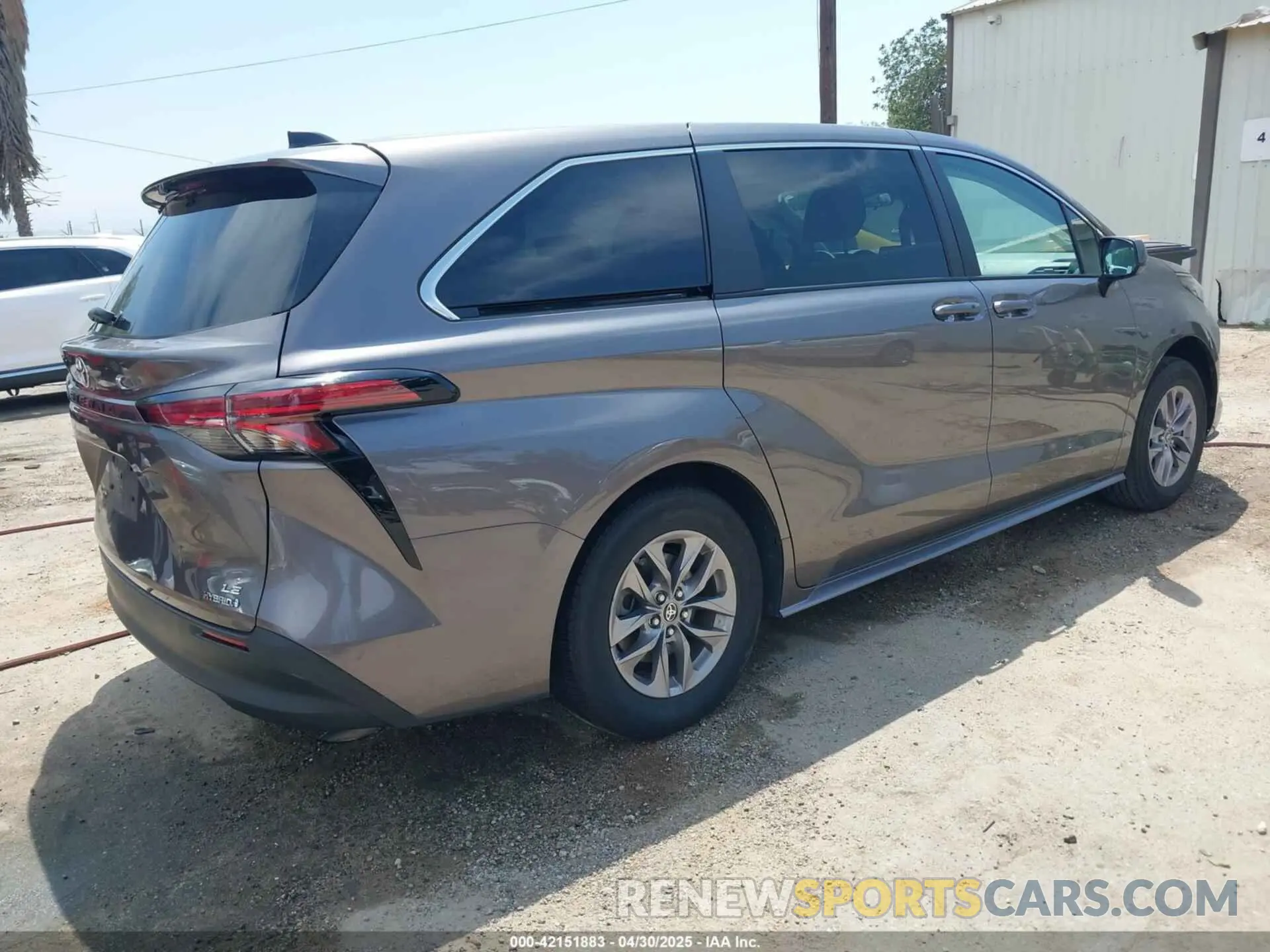 4 fotografías del automóvil dañado 5TDKRKEC6NS106342 TOYOTA SIENNA 2022