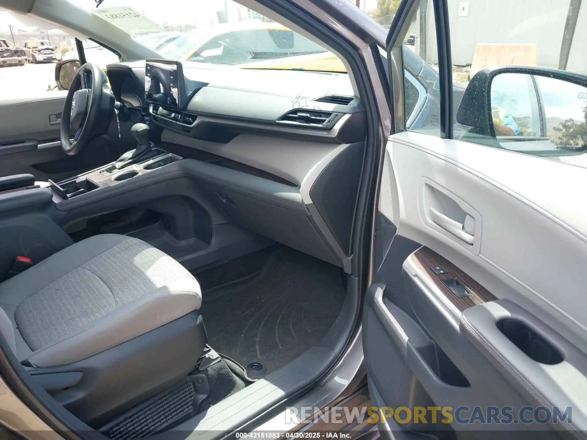 5 fotografías del automóvil dañado 5TDKRKEC6NS106342 TOYOTA SIENNA 2022