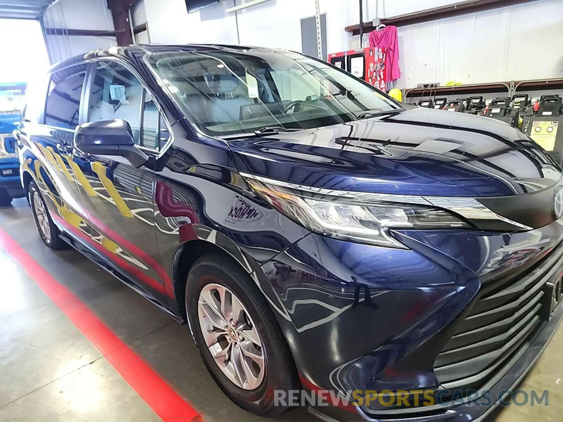 5 fotografías del automóvil dañado 5TDKRKEC7NS089793 TOYOTA SIENNA 2022