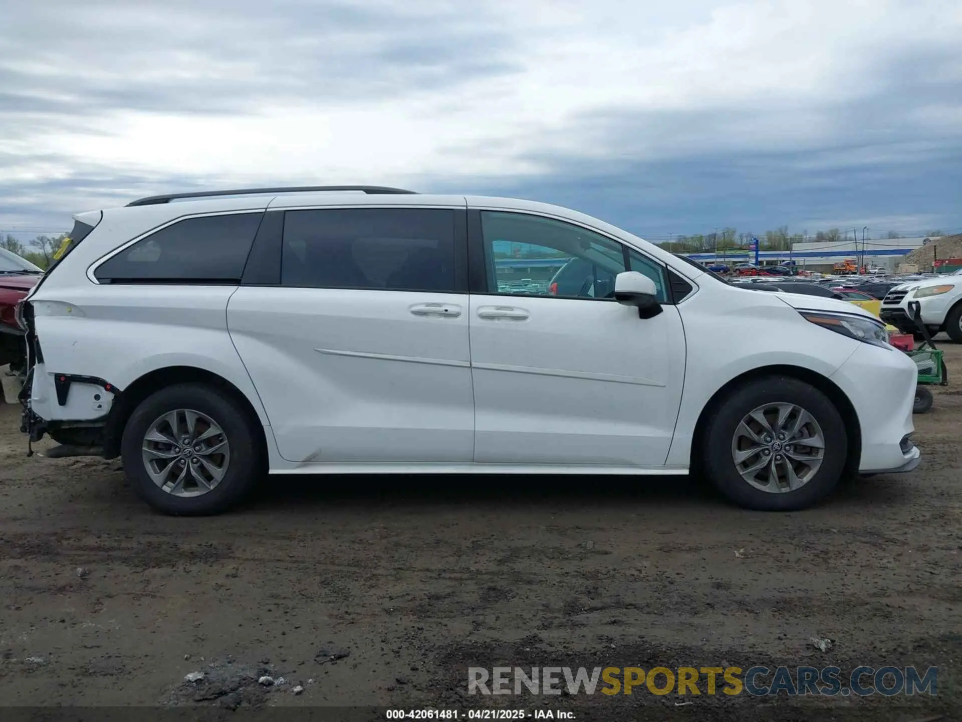 13 fotografías del automóvil dañado 5TDKRKEC7NS119925 TOYOTA SIENNA 2022