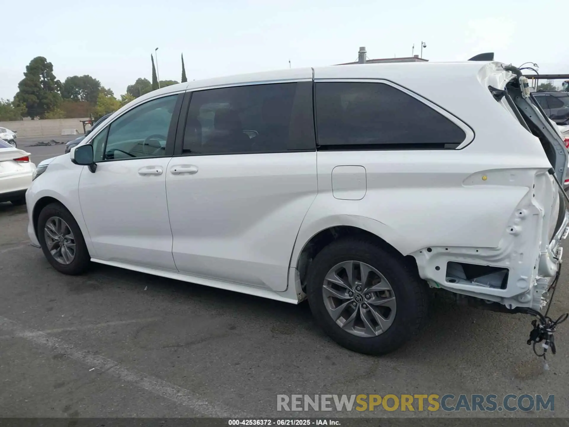 15 fotografías del automóvil dañado 5TDKRKEC9NS122406 TOYOTA SIENNA 2022