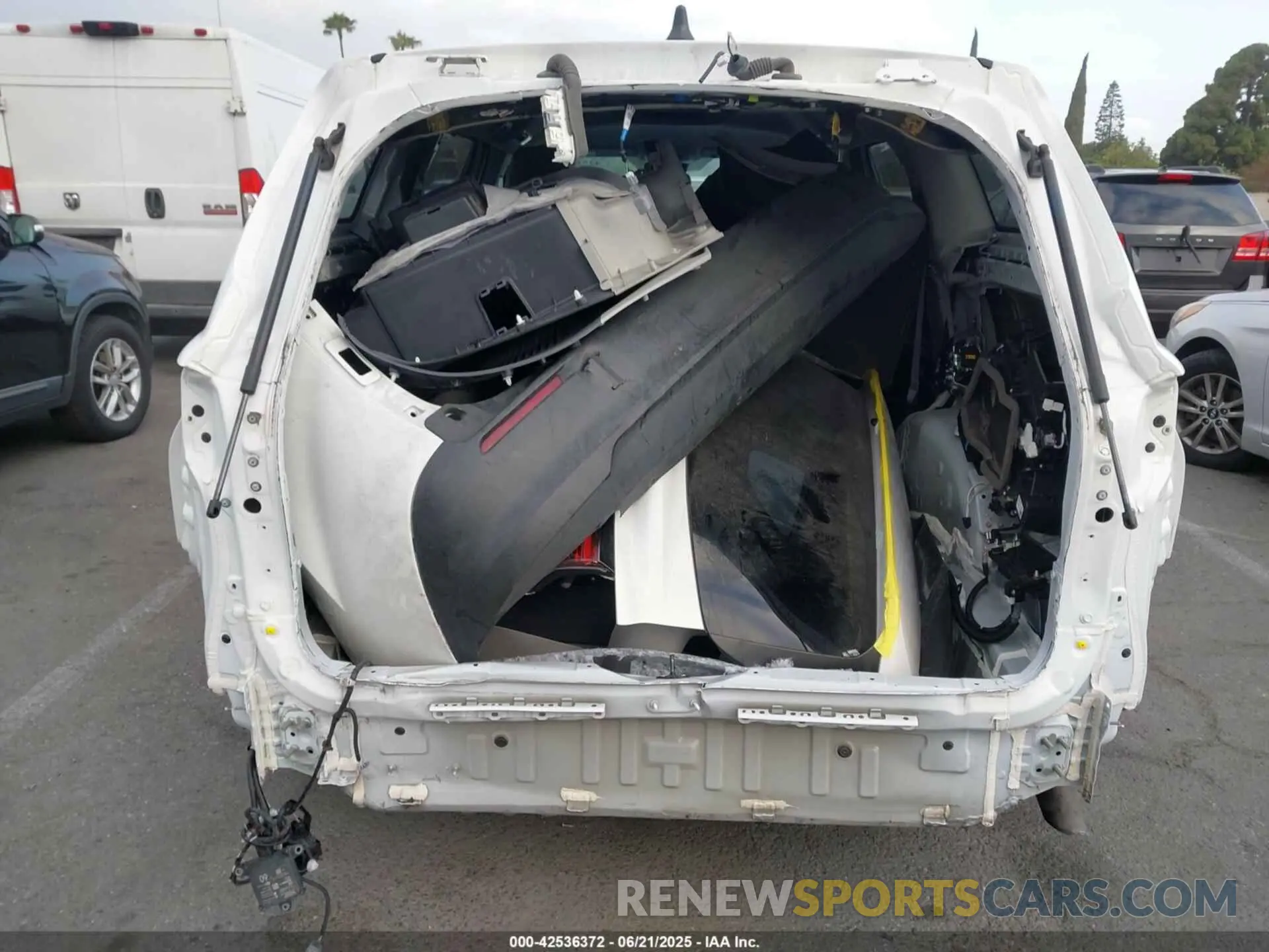 17 fotografías del automóvil dañado 5TDKRKEC9NS122406 TOYOTA SIENNA 2022