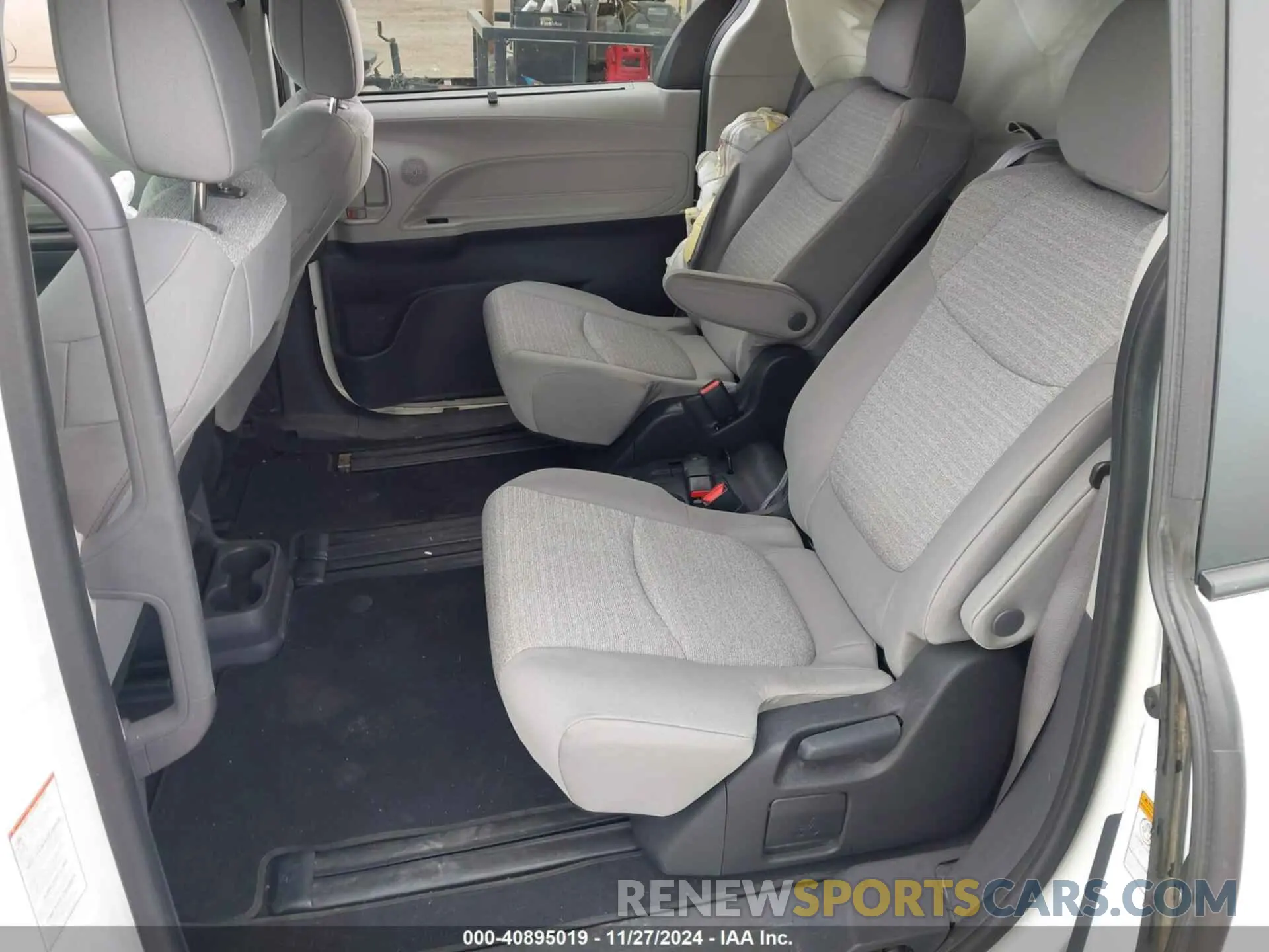 8 fotografías del automóvil dañado 5TDKRKEC9NS130036 TOYOTA SIENNA 2022