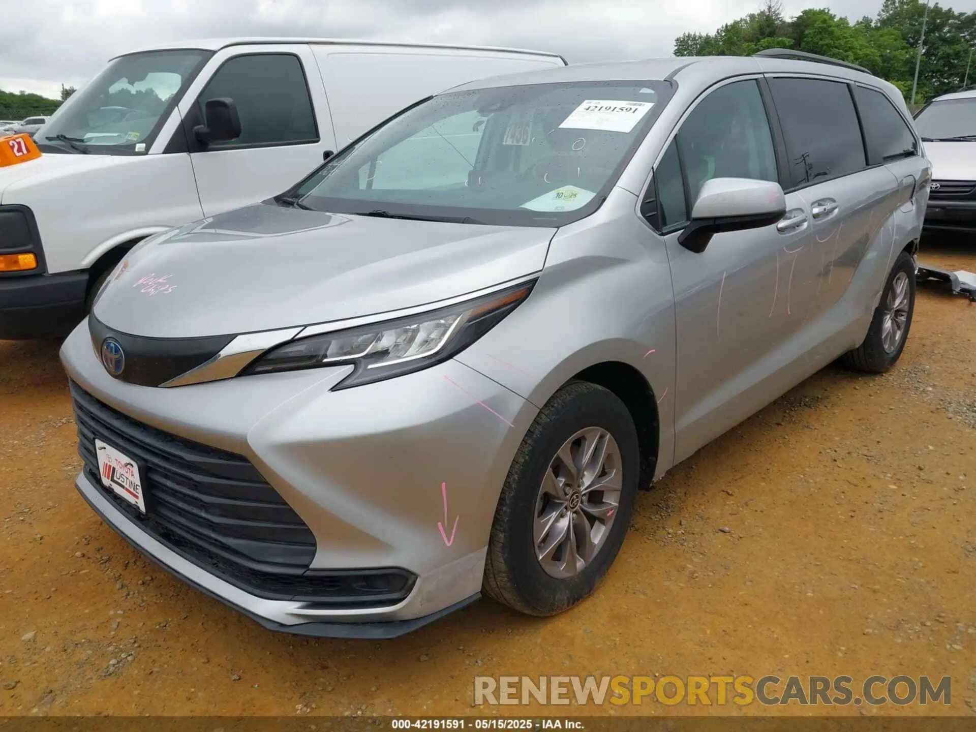 2 fotografías del automóvil dañado 5TDKRKECXNS084362 TOYOTA SIENNA 2022