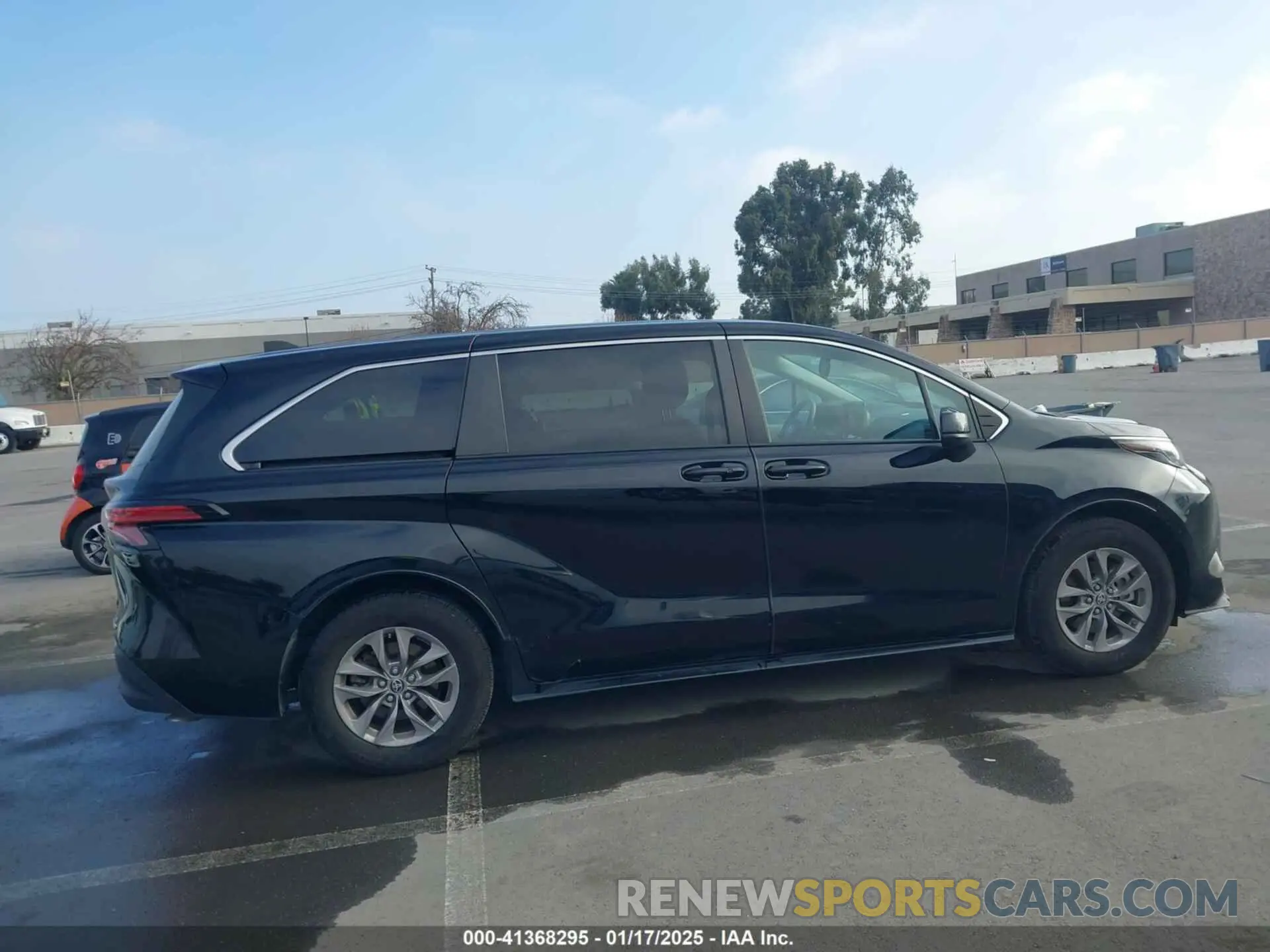 13 fotografías del automóvil dañado 5TDKRKECXNS097242 TOYOTA SIENNA 2022