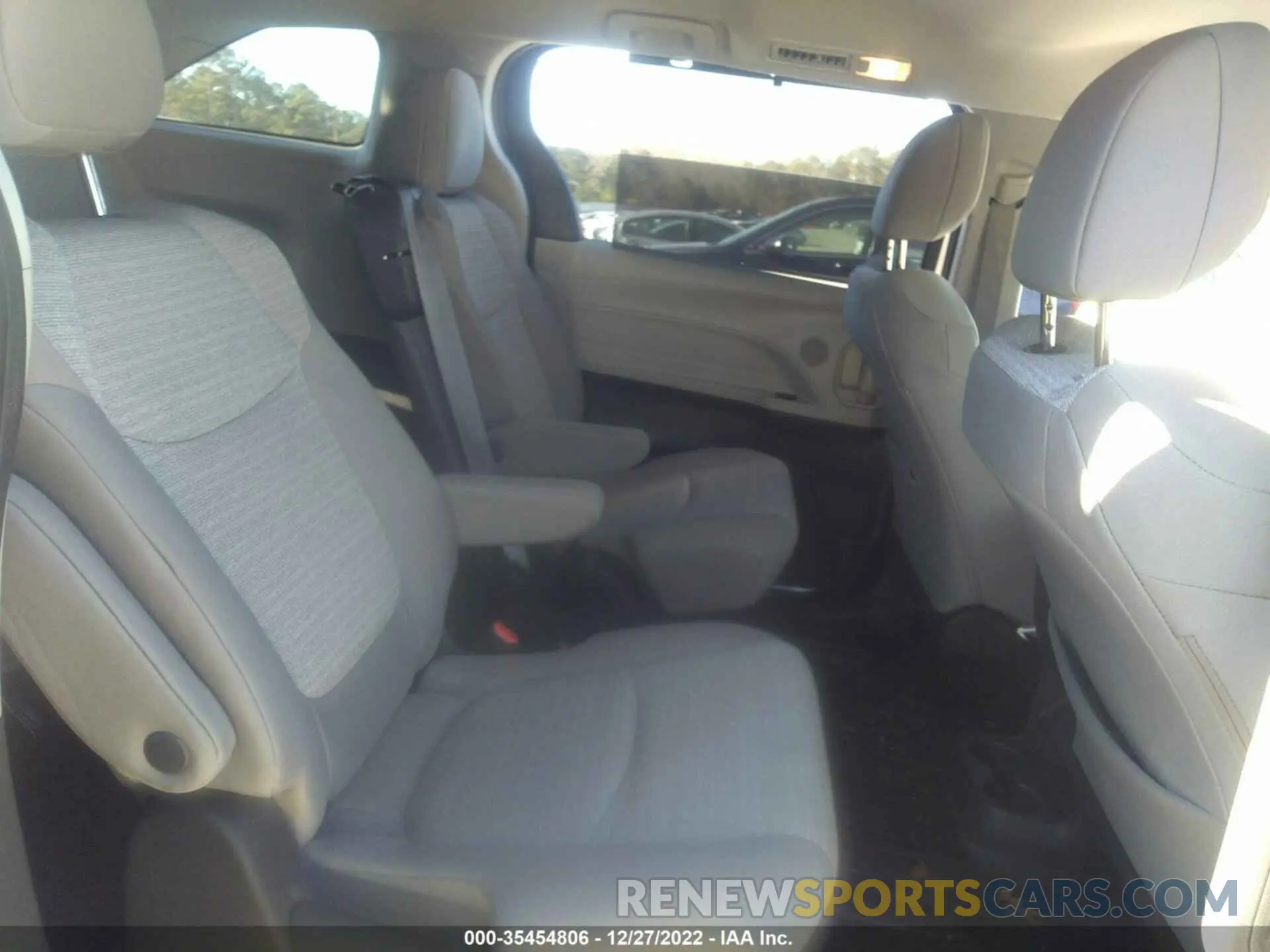 8 fotografías del automóvil dañado 5TDKRKECXNS122477 TOYOTA SIENNA 2022