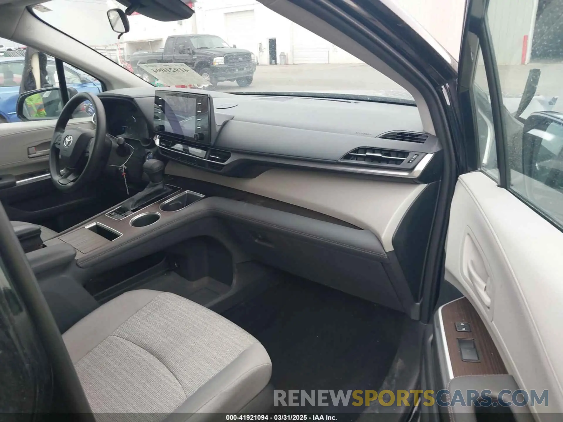 5 fotografías del automóvil dañado 5TDKSKFC1NS042455 TOYOTA SIENNA 2022
