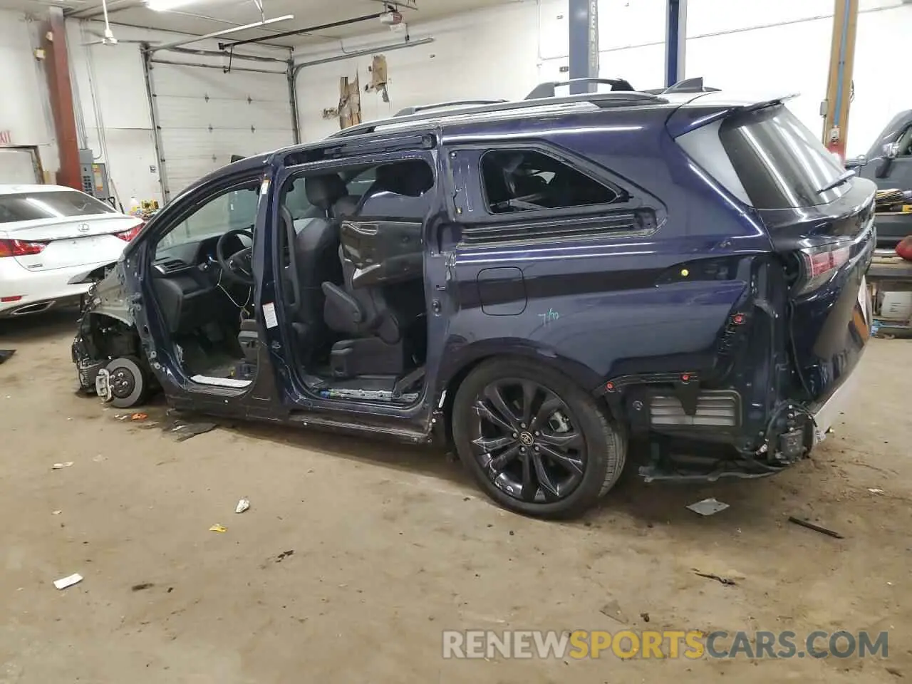 2 fotografías del automóvil dañado 5TDXRKEC2NS136251 TOYOTA SIENNA 2022