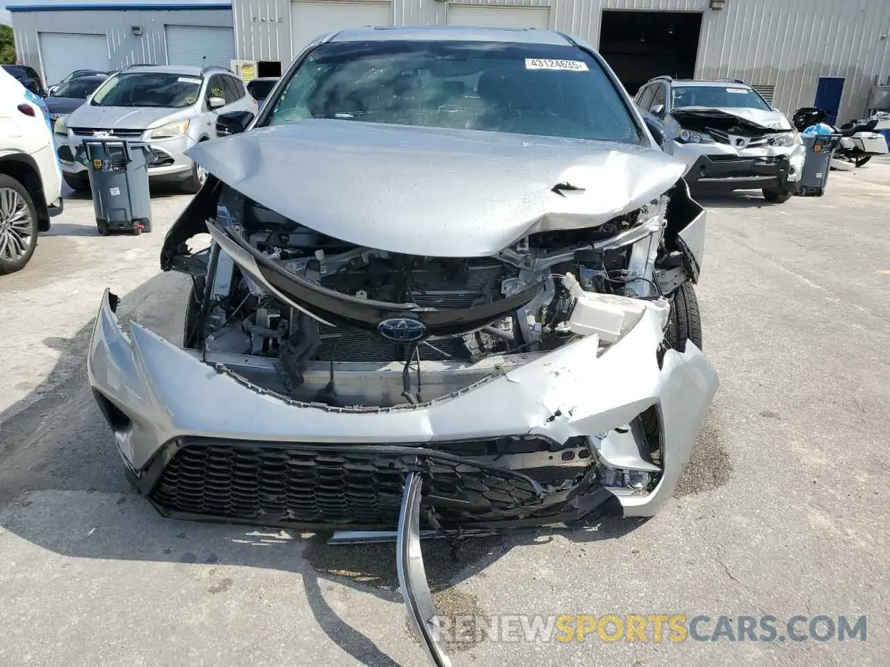 5 fotografías del automóvil dañado 5TDXRKEC9NS133380 TOYOTA SIENNA 2022