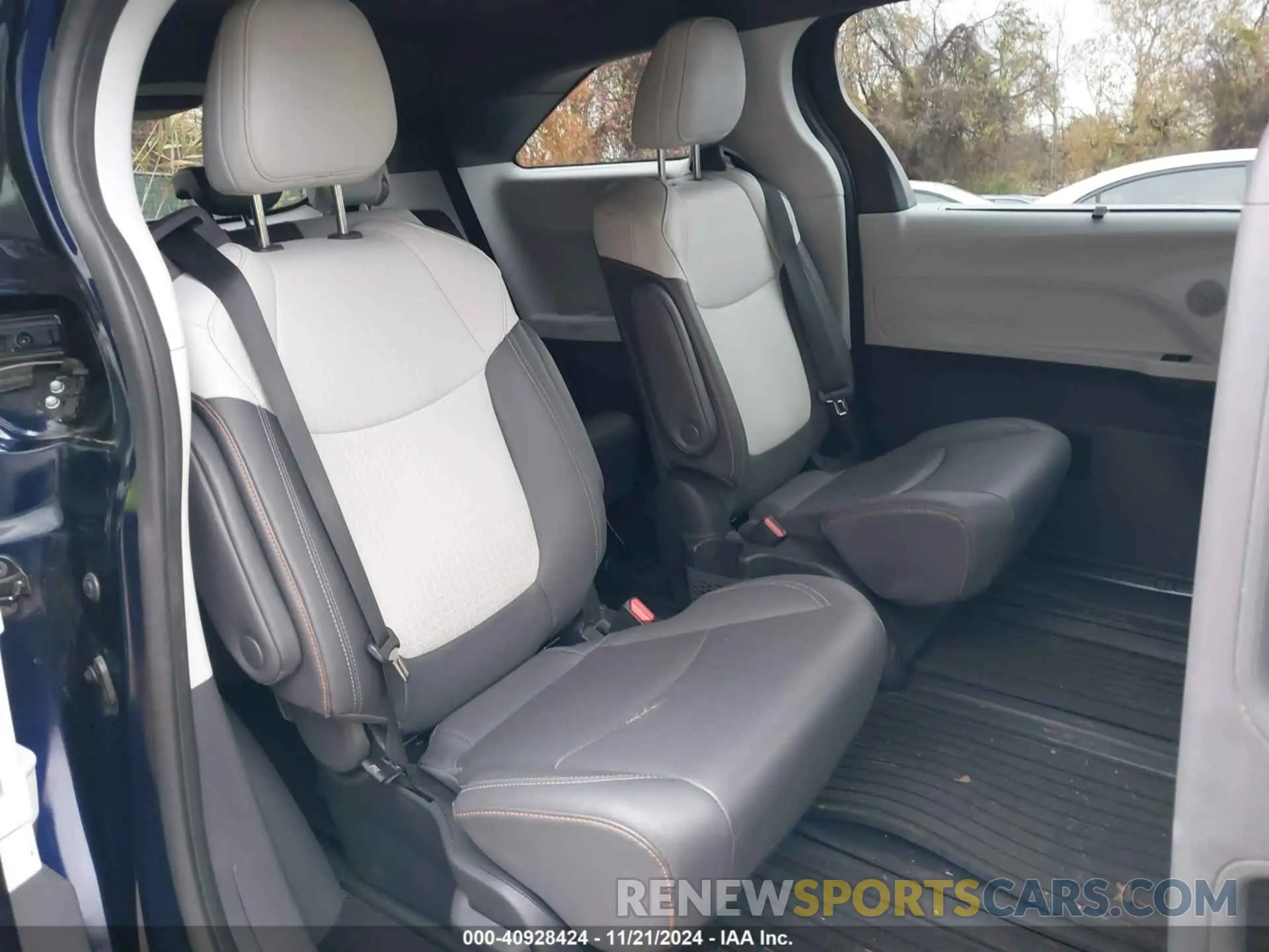 8 fotografías del automóvil dañado 5TDXSKFC6NS070628 TOYOTA SIENNA 2022