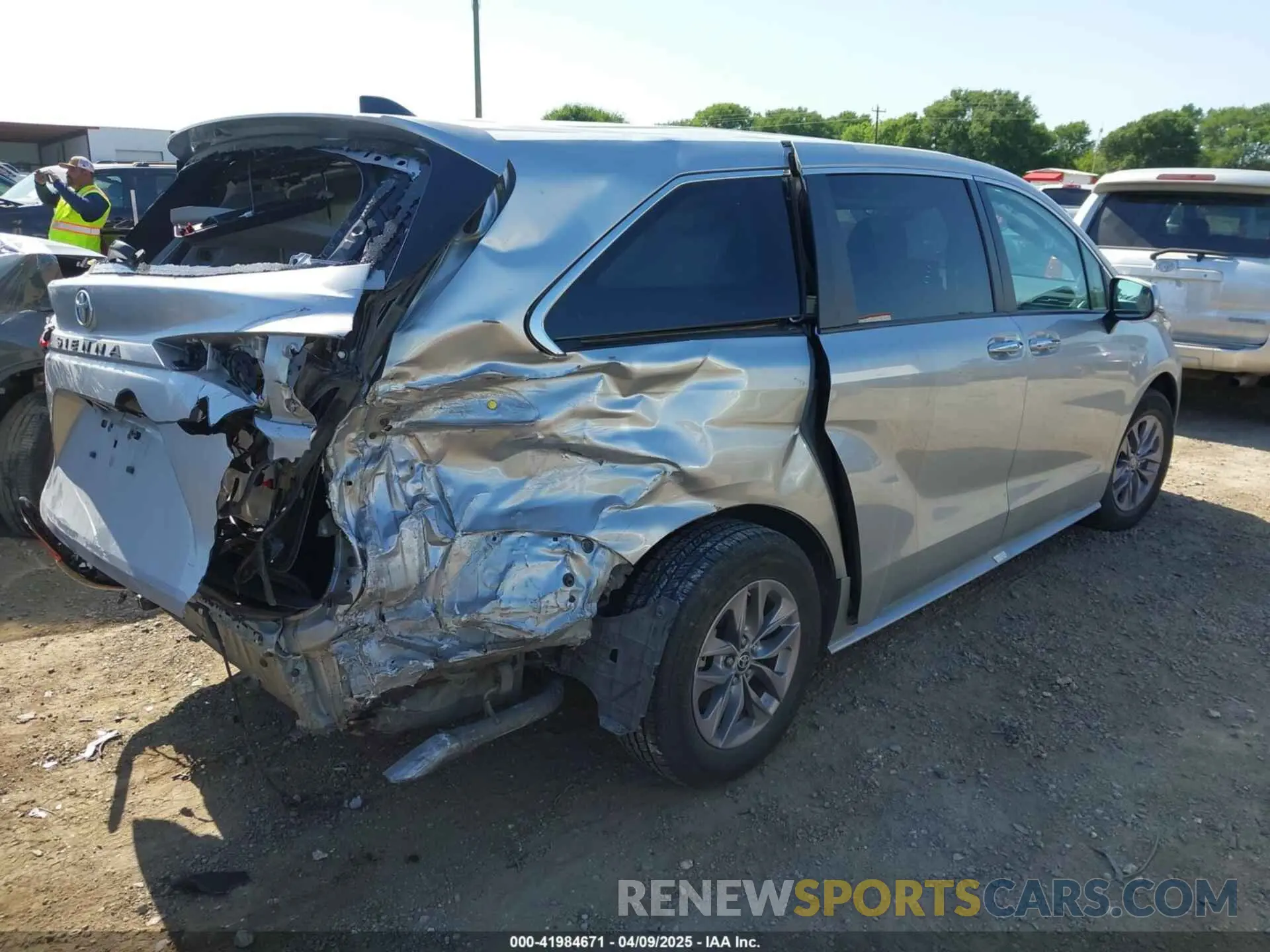 4 fotografías del automóvil dañado 5TDYRKEC1NS125049 TOYOTA SIENNA 2022