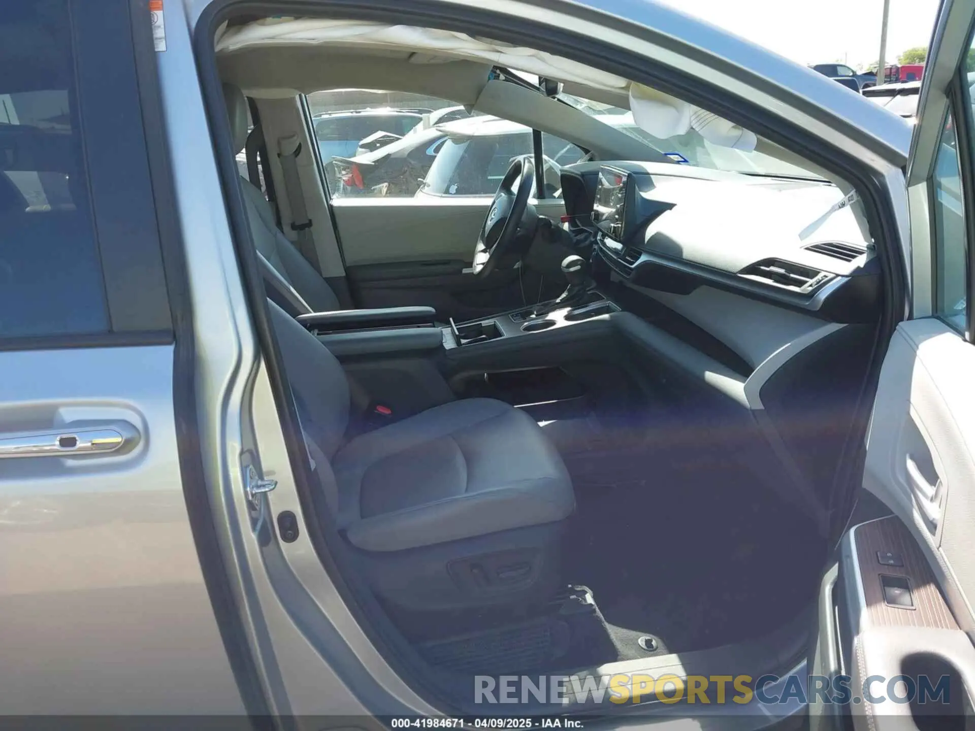5 fotografías del automóvil dañado 5TDYRKEC1NS125049 TOYOTA SIENNA 2022