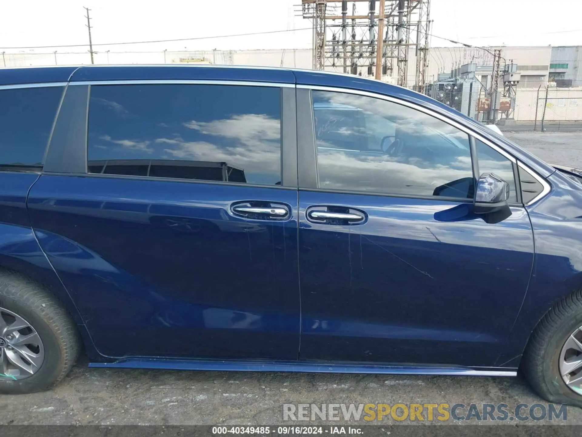 14 fotografías del automóvil dañado 5TDYRKEC2NS121155 TOYOTA SIENNA 2022
