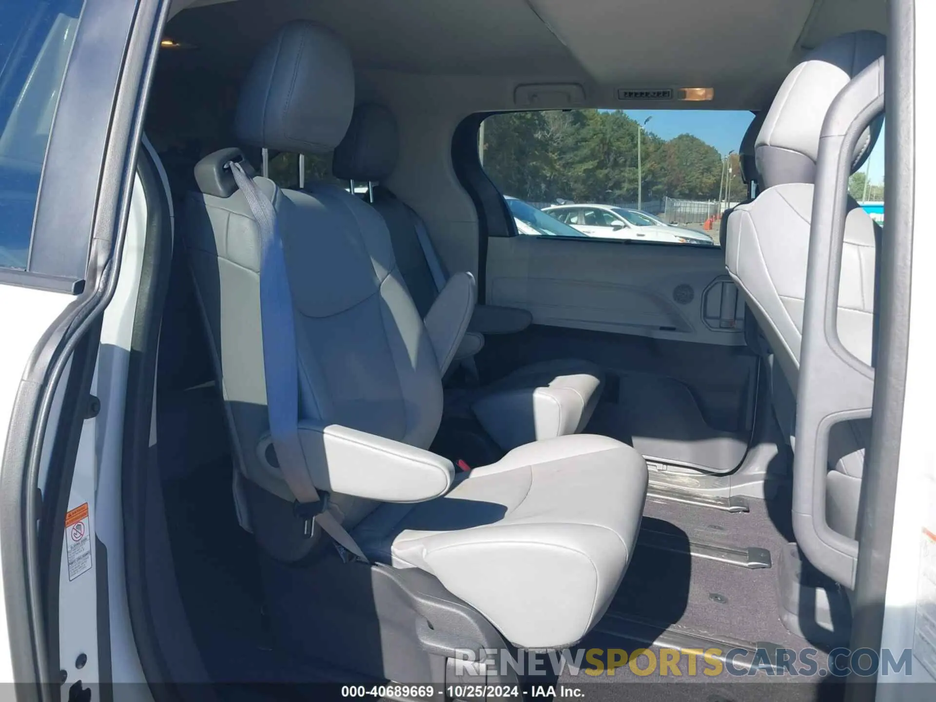 8 fotografías del automóvil dañado 5TDYRKEC7NS119112 TOYOTA SIENNA 2022