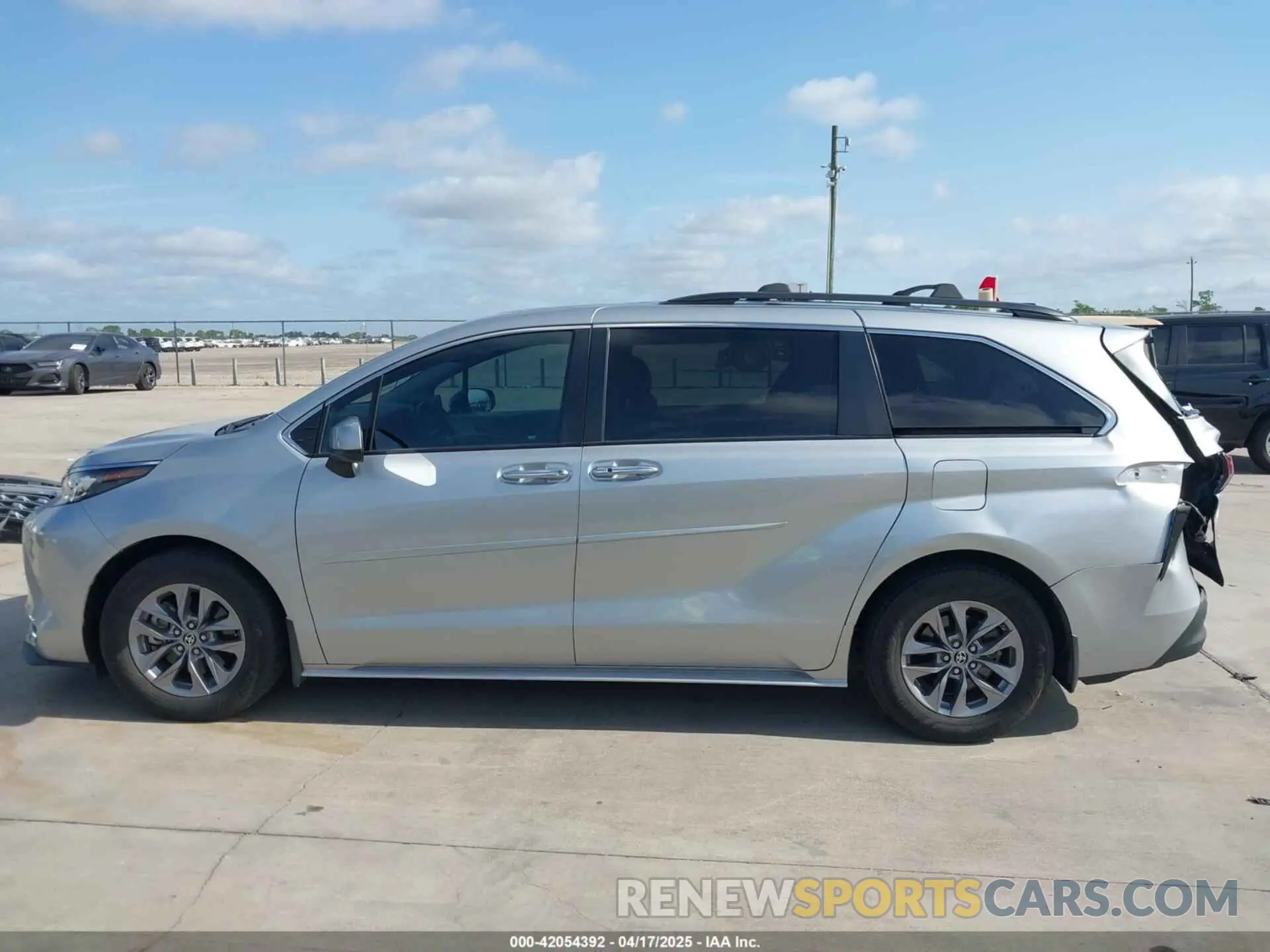15 fotografías del automóvil dañado 5TDYRKECXNS076093 TOYOTA SIENNA 2022