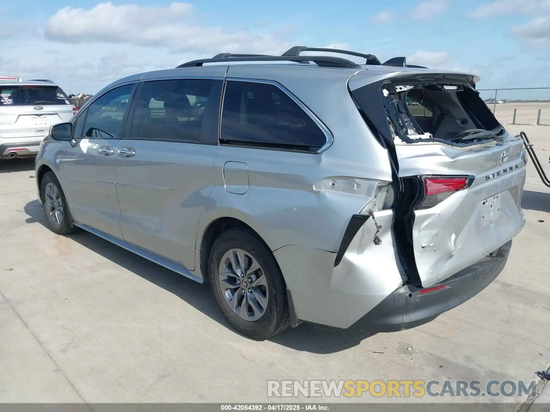 3 fotografías del automóvil dañado 5TDYRKECXNS076093 TOYOTA SIENNA 2022