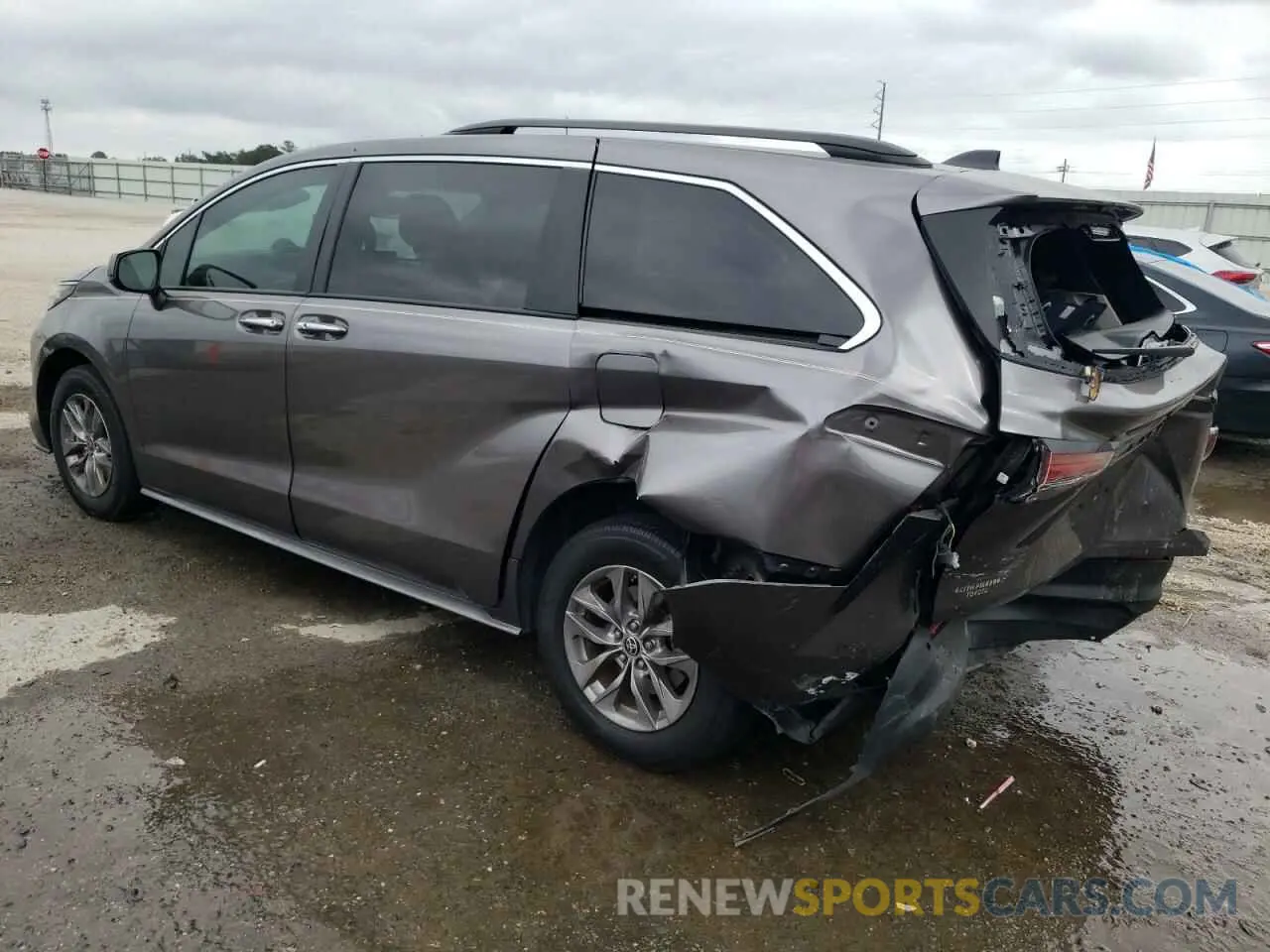 2 fotografías del automóvil dañado 5TDYRKECXNS087319 TOYOTA SIENNA 2022