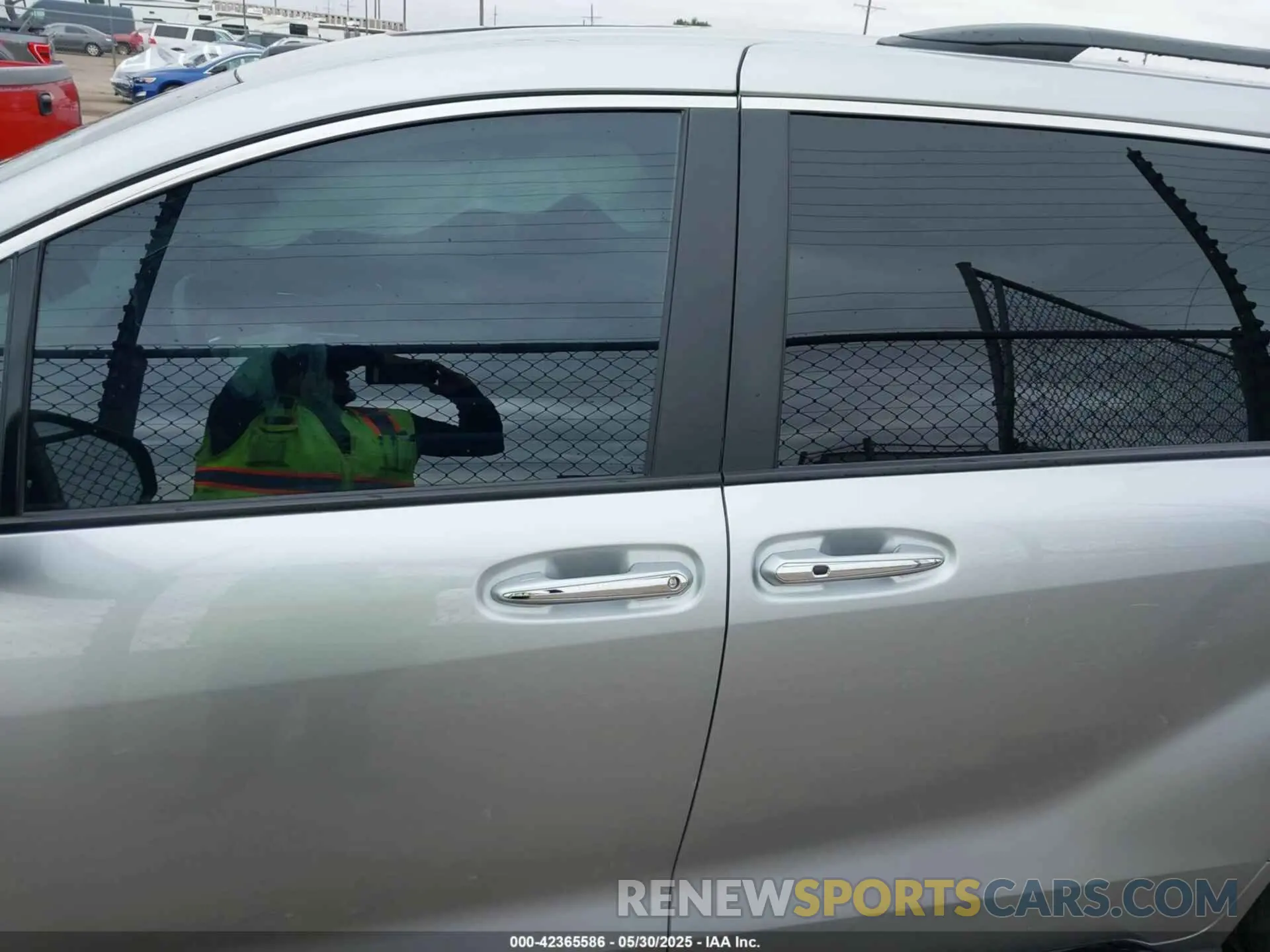 15 fotografías del automóvil dañado 5TDCRKEC2PS155867 TOYOTA SIENNA 2023