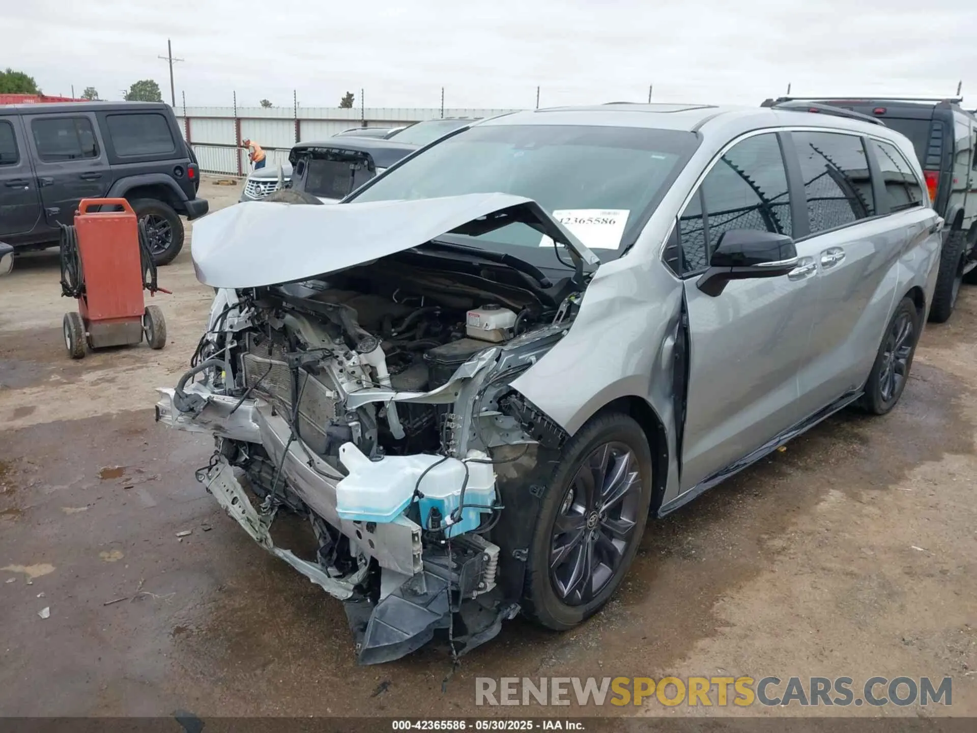 2 fotografías del automóvil dañado 5TDCRKEC2PS155867 TOYOTA SIENNA 2023