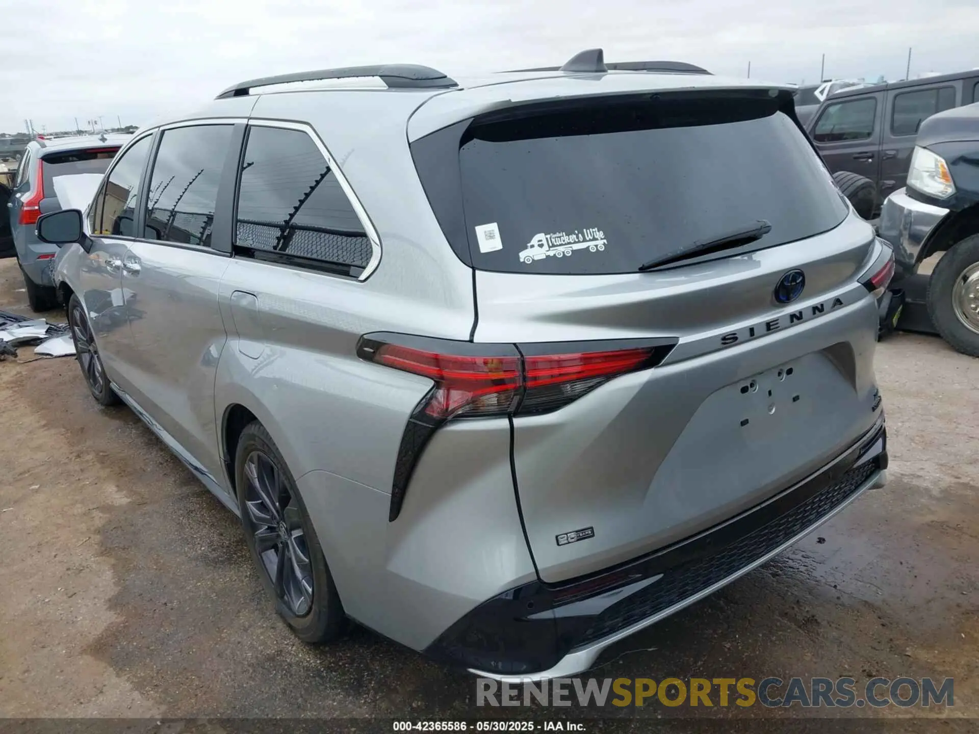 3 fotografías del automóvil dañado 5TDCRKEC2PS155867 TOYOTA SIENNA 2023