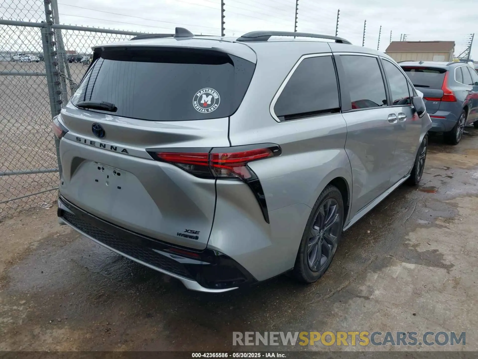 4 fotografías del automóvil dañado 5TDCRKEC2PS155867 TOYOTA SIENNA 2023
