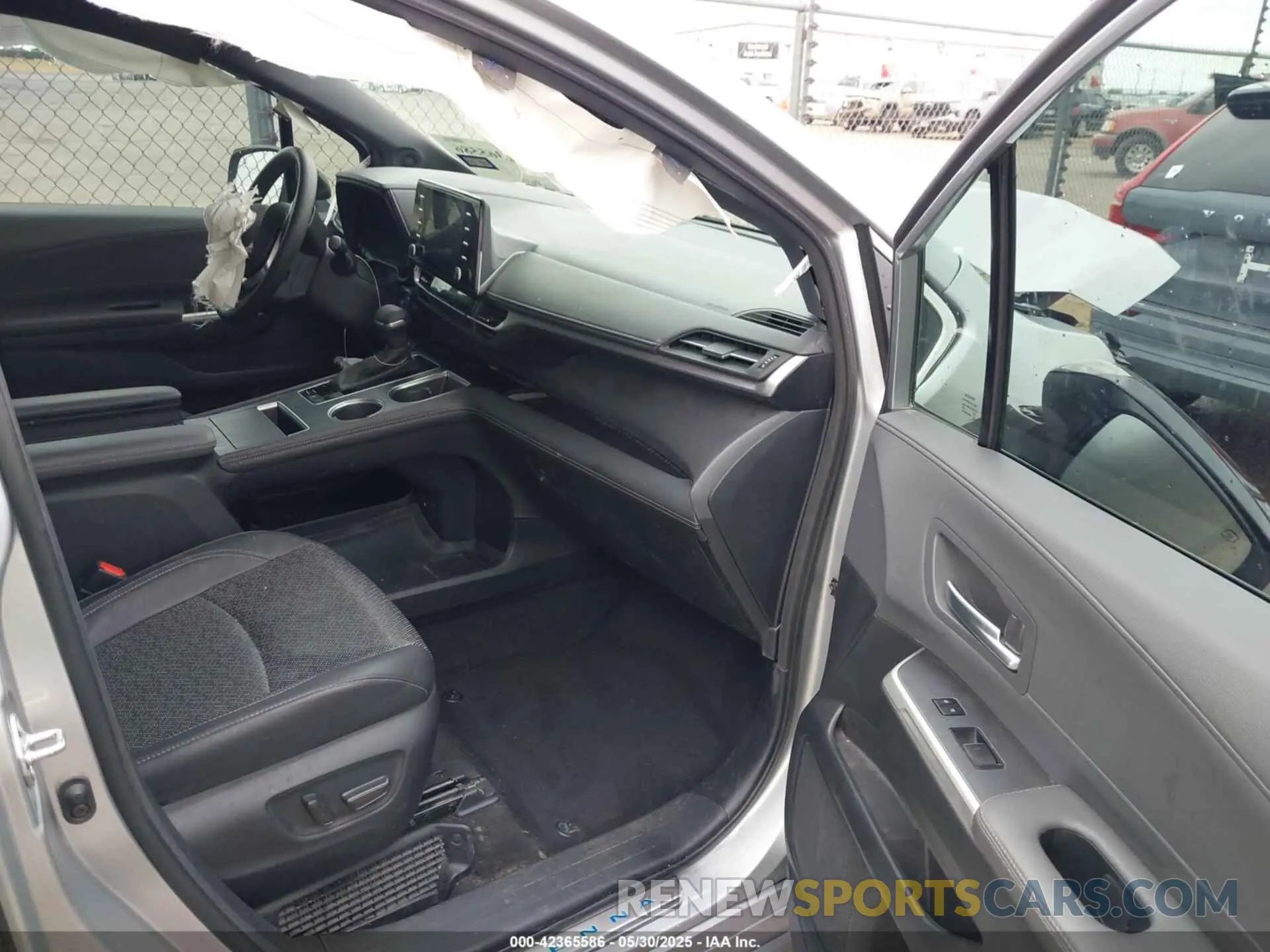 5 fotografías del automóvil dañado 5TDCRKEC2PS155867 TOYOTA SIENNA 2023