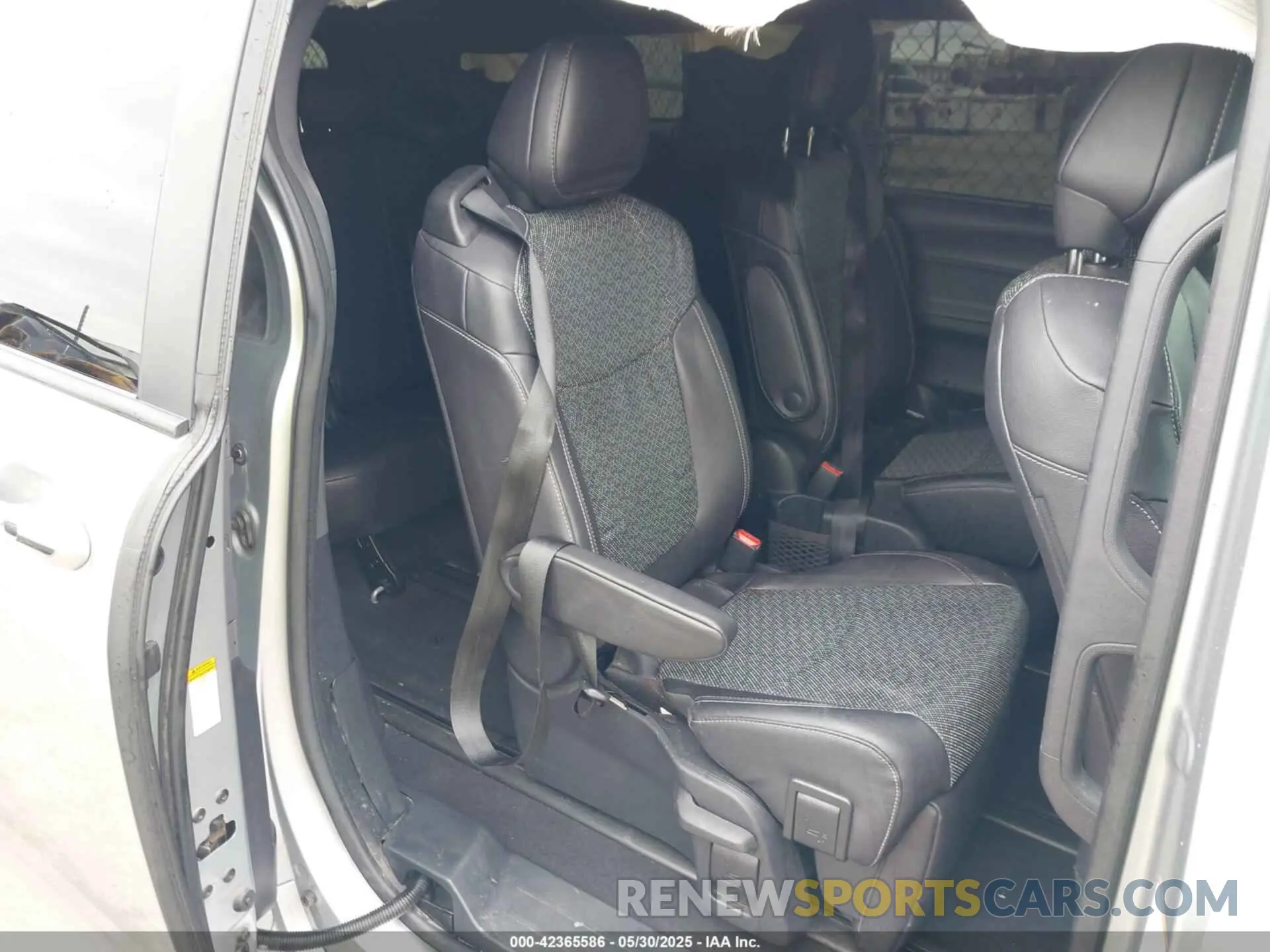8 fotografías del automóvil dañado 5TDCRKEC2PS155867 TOYOTA SIENNA 2023