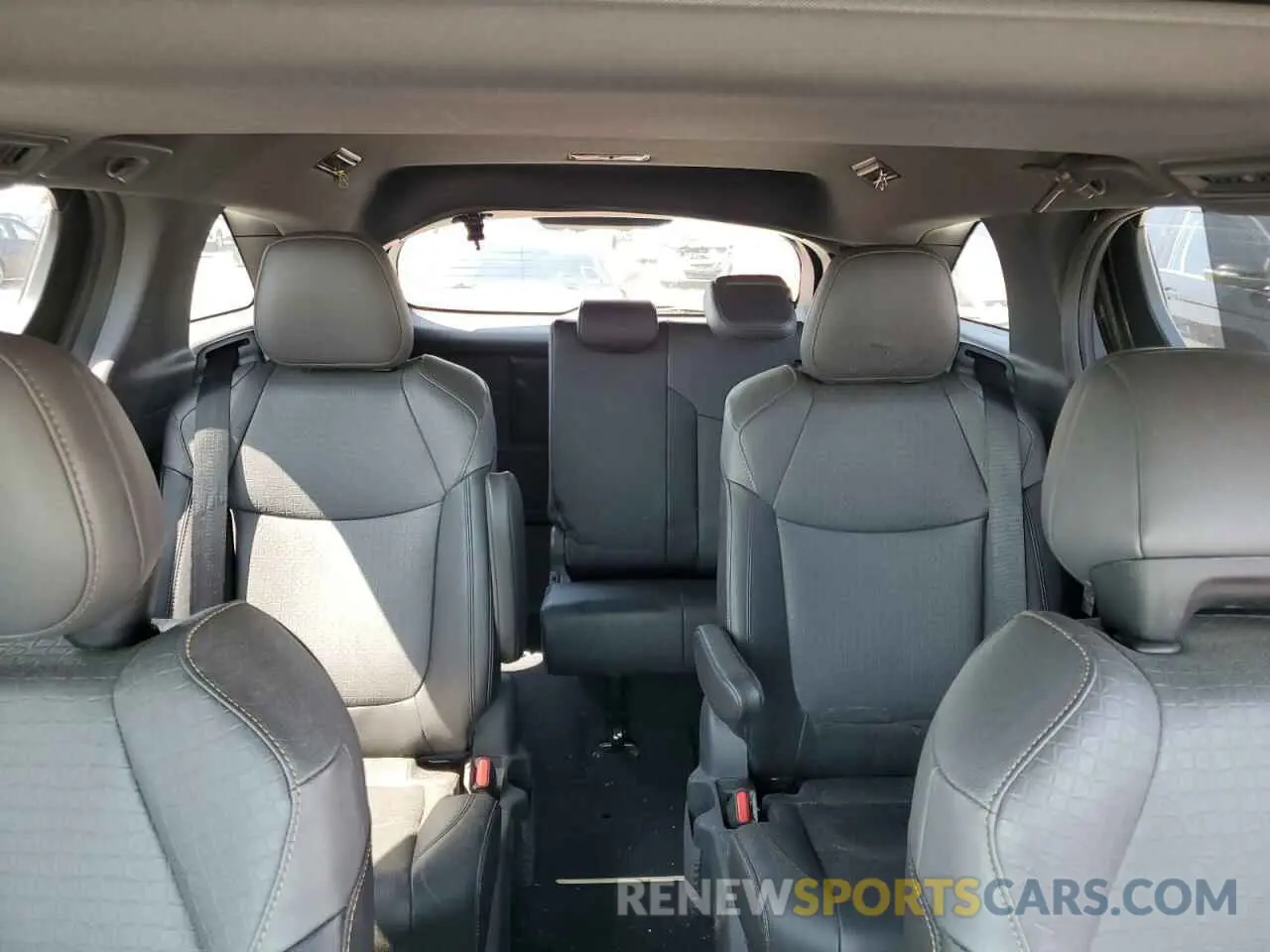 10 fotografías del automóvil dañado 5TDCSKFC0PS092996 TOYOTA SIENNA 2023