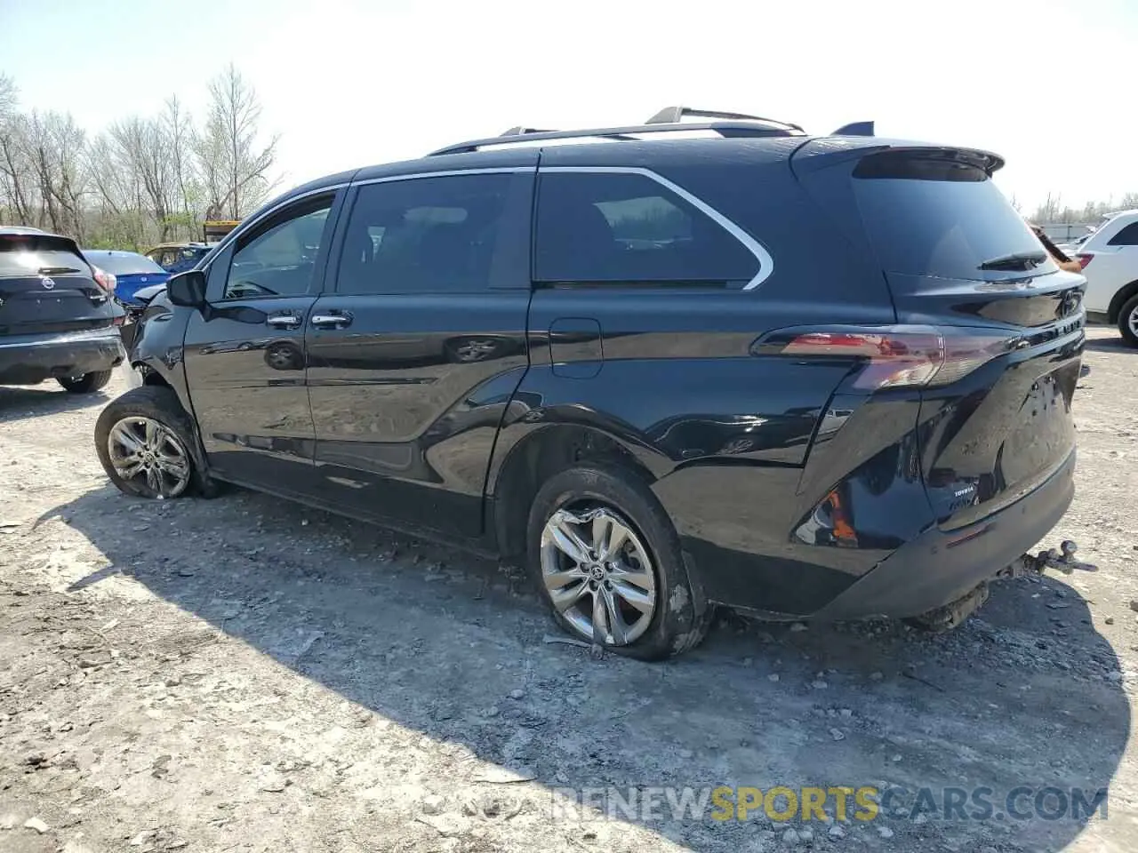 2 fotografías del automóvil dañado 5TDCSKFC0PS092996 TOYOTA SIENNA 2023