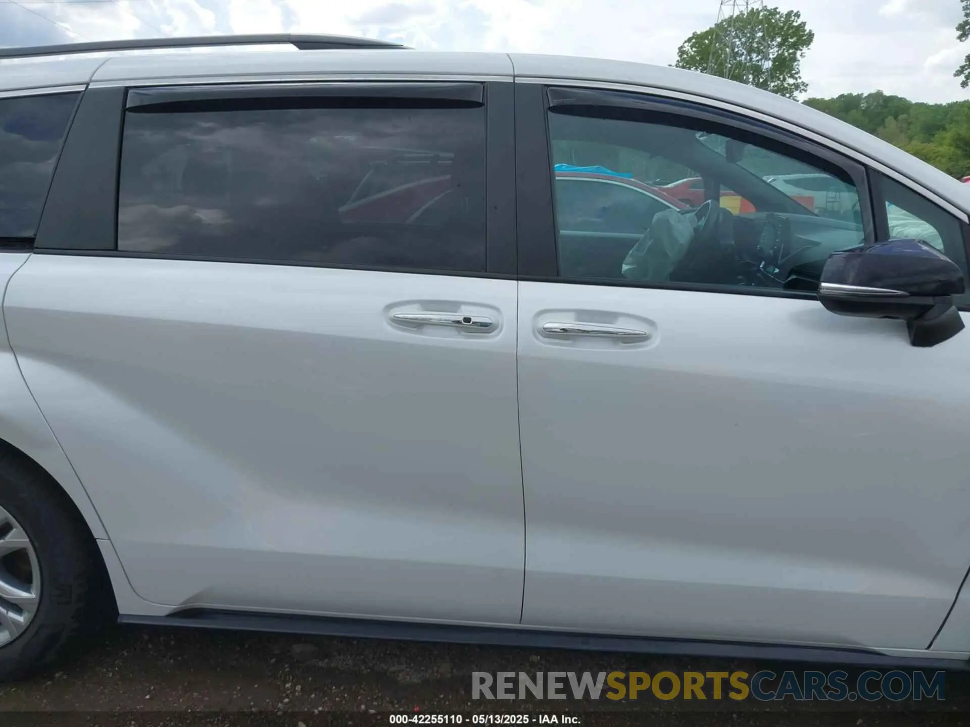 13 fotografías del automóvil dañado 5TDCSKFC1PS079366 TOYOTA SIENNA 2023