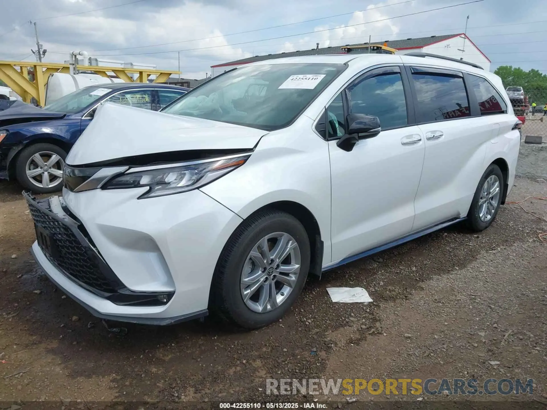 2 fotografías del automóvil dañado 5TDCSKFC1PS079366 TOYOTA SIENNA 2023