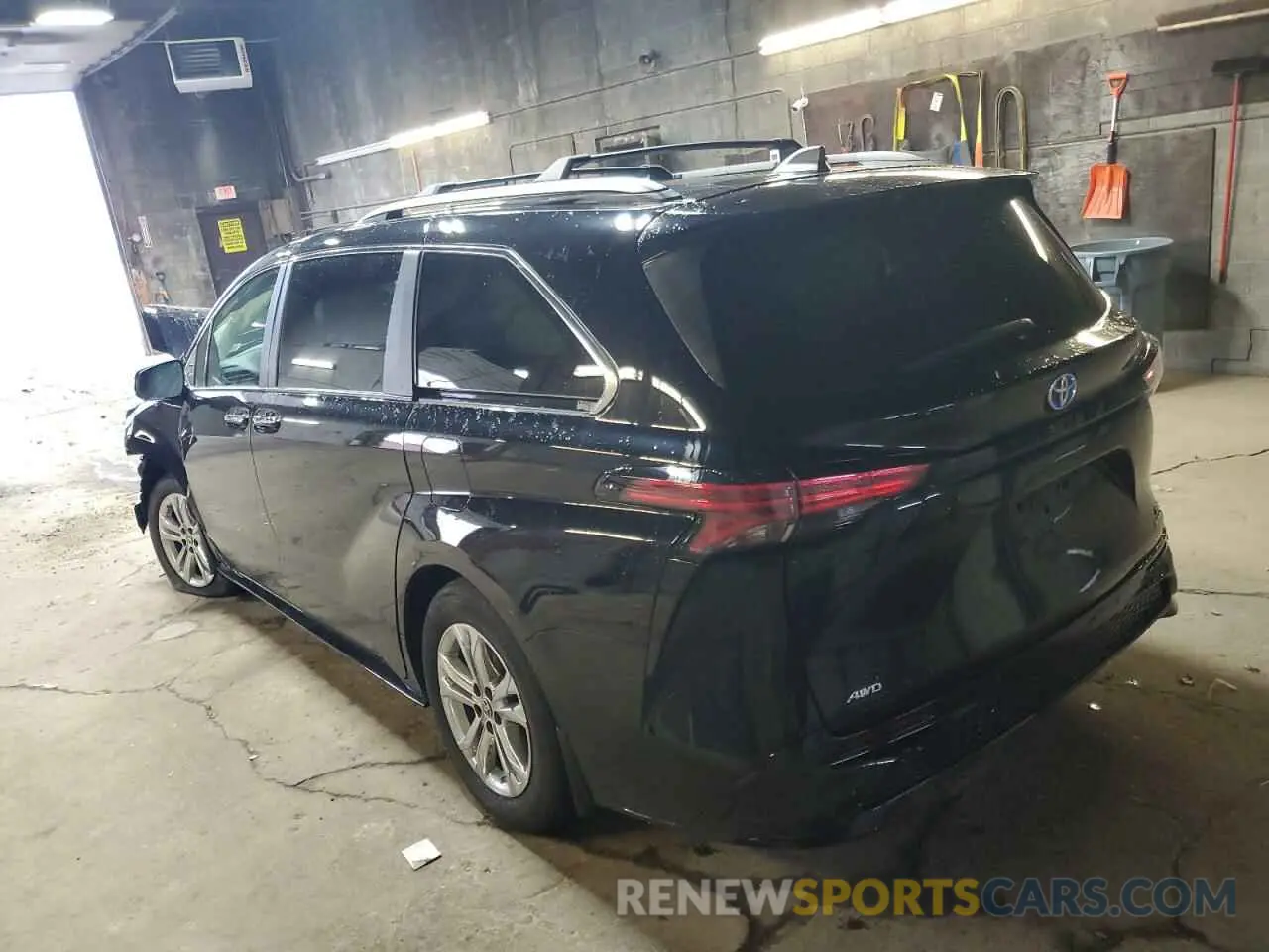 2 fotografías del automóvil dañado 5TDDSKFC9PS082391 TOYOTA SIENNA 2023