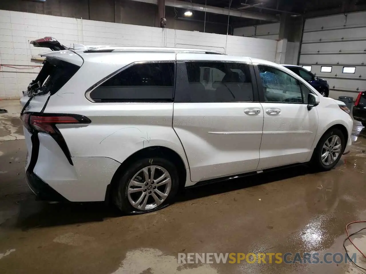 3 fotografías del automóvil dañado 5TDESKFC4PS094310 TOYOTA SIENNA 2023