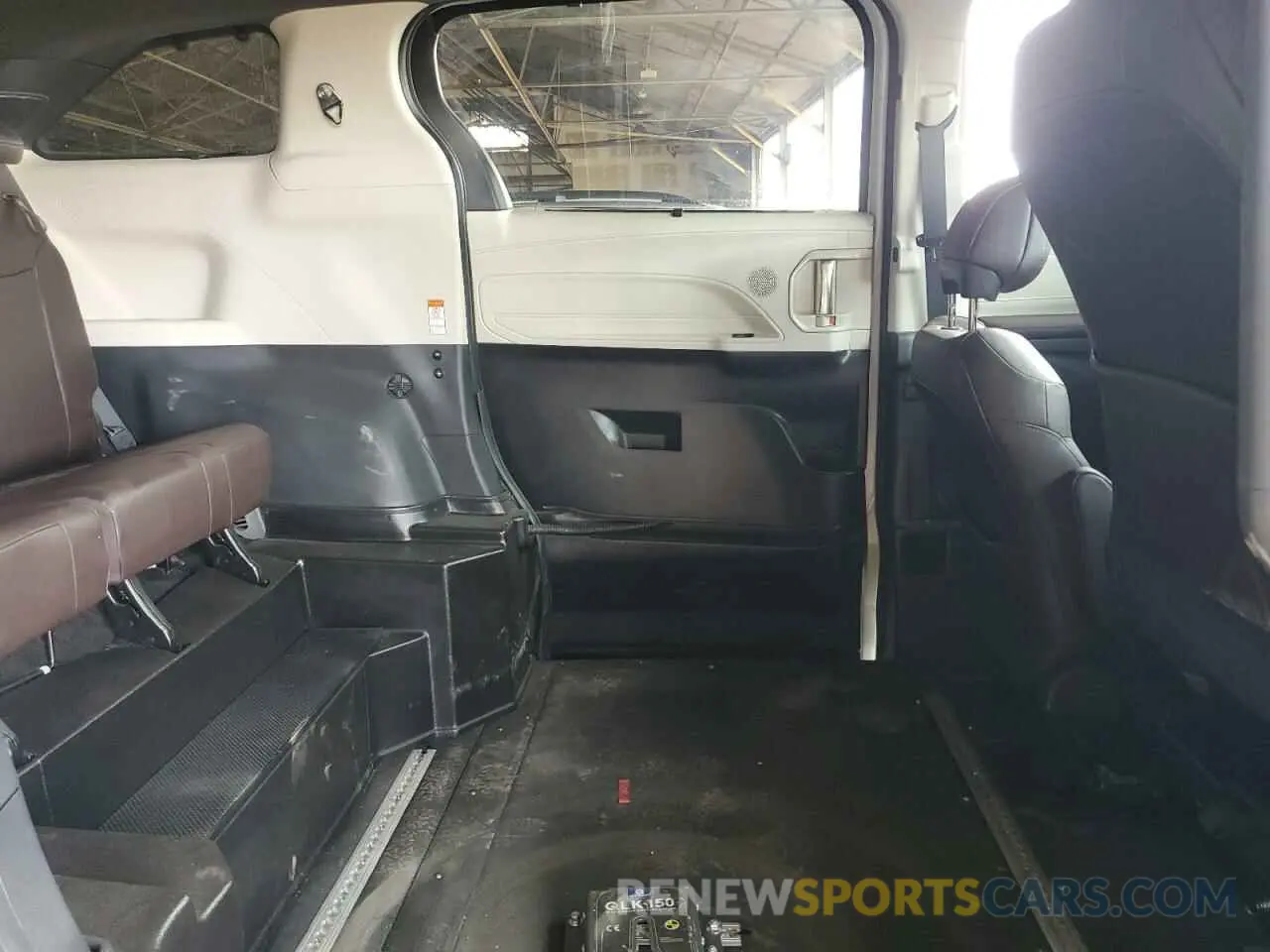 11 fotografías del automóvil dañado 5TDESKFC4PS095831 TOYOTA SIENNA 2023
