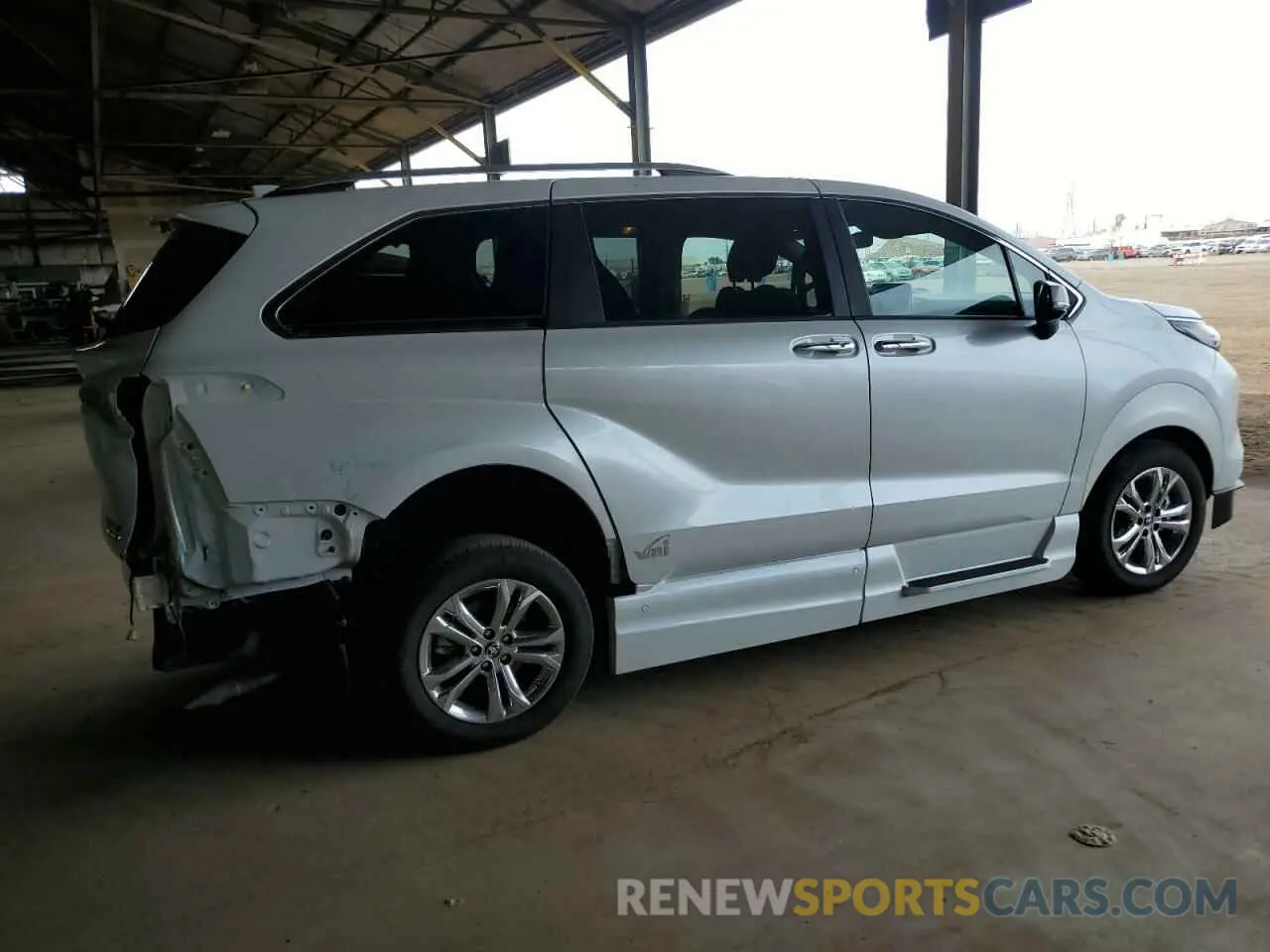 3 fotografías del automóvil dañado 5TDESKFC4PS095831 TOYOTA SIENNA 2023