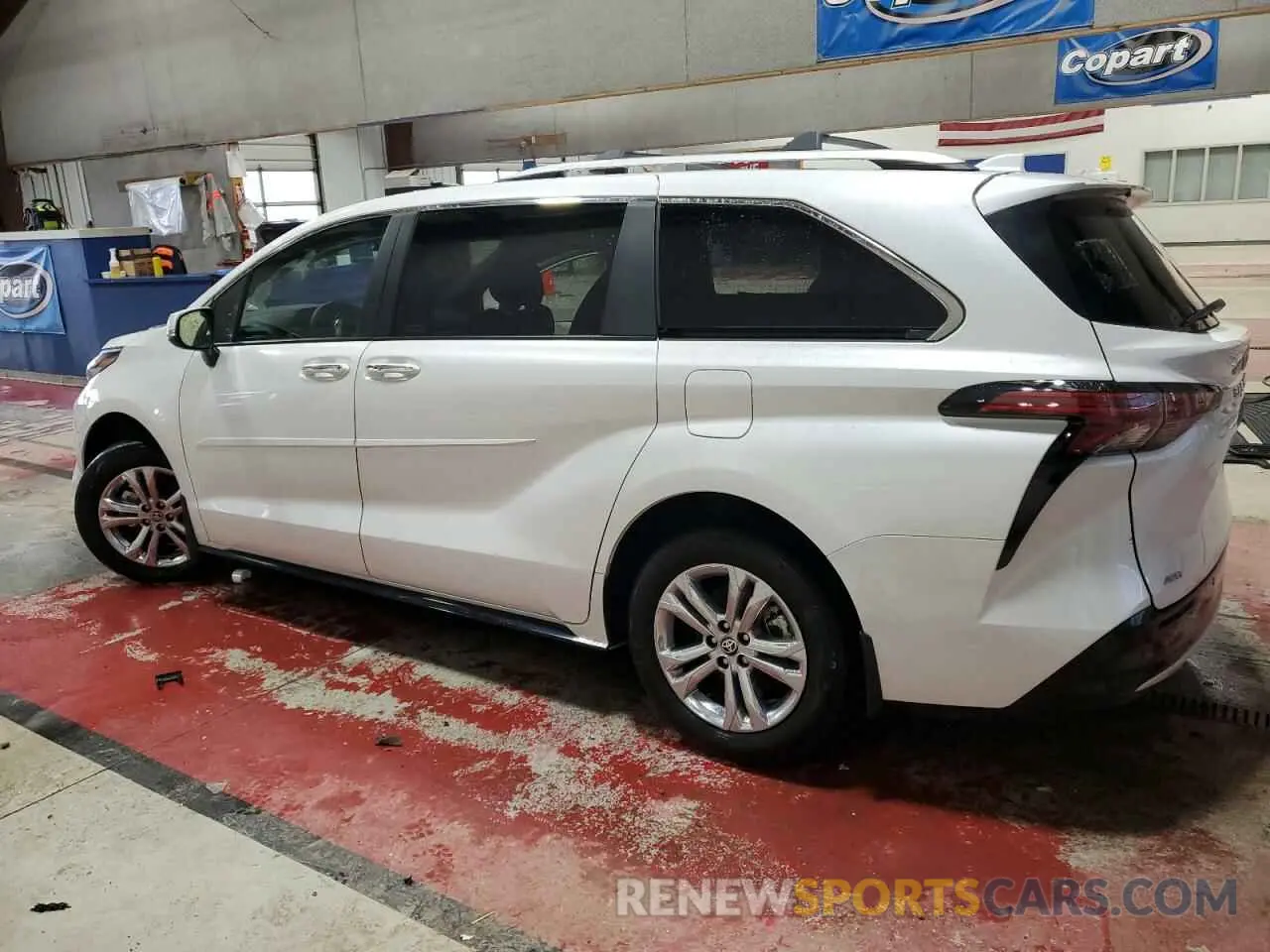 2 fotografías del automóvil dañado 5TDESKFC5PS103449 TOYOTA SIENNA 2023