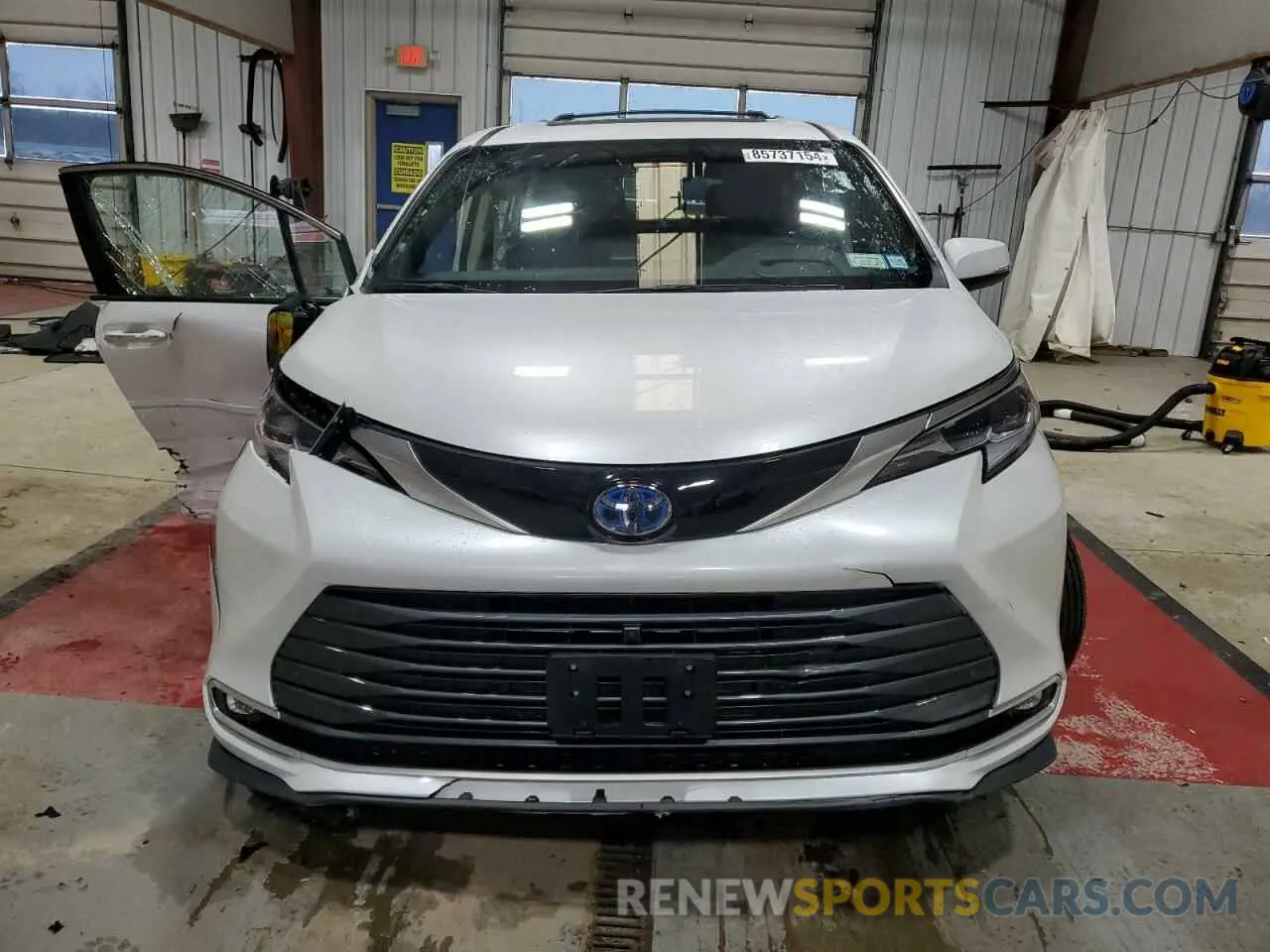 5 fotografías del automóvil dañado 5TDESKFC5PS103449 TOYOTA SIENNA 2023
