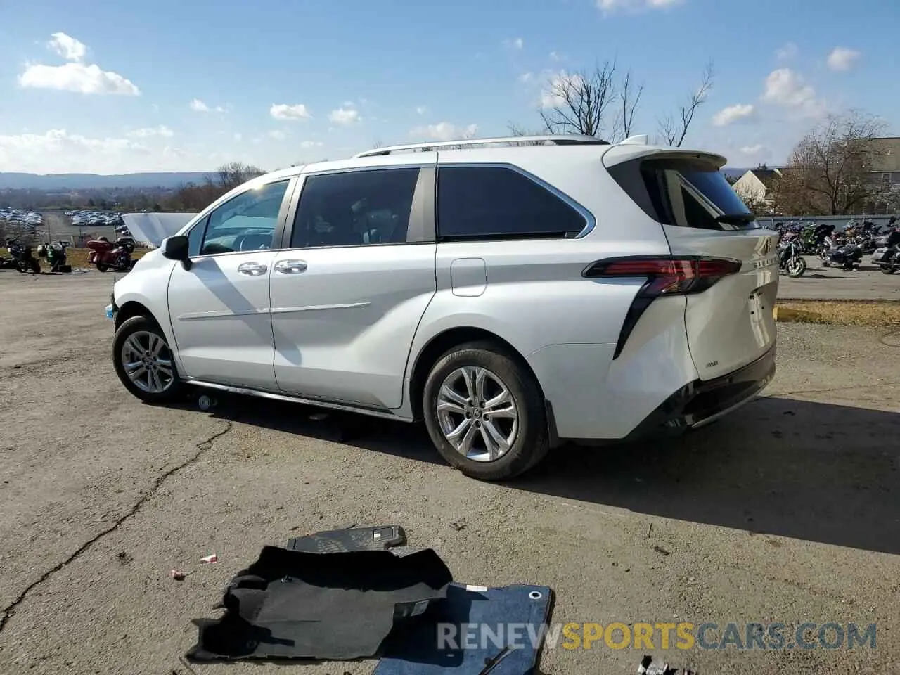 2 fotografías del automóvil dañado 5TDESKFC9PS093735 TOYOTA SIENNA 2023